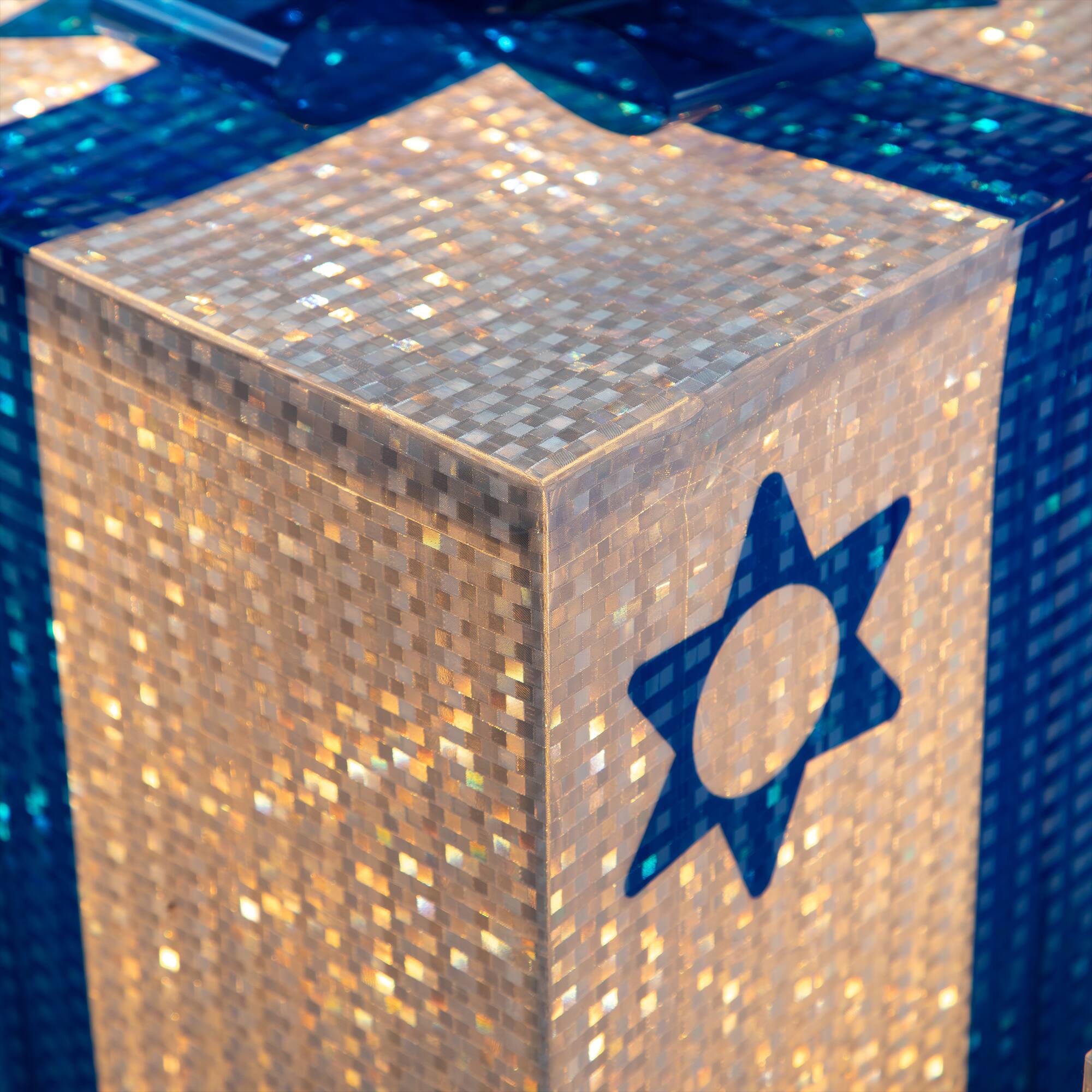 White & Blue Lighted Hanukkah Gift Box Decoration Set