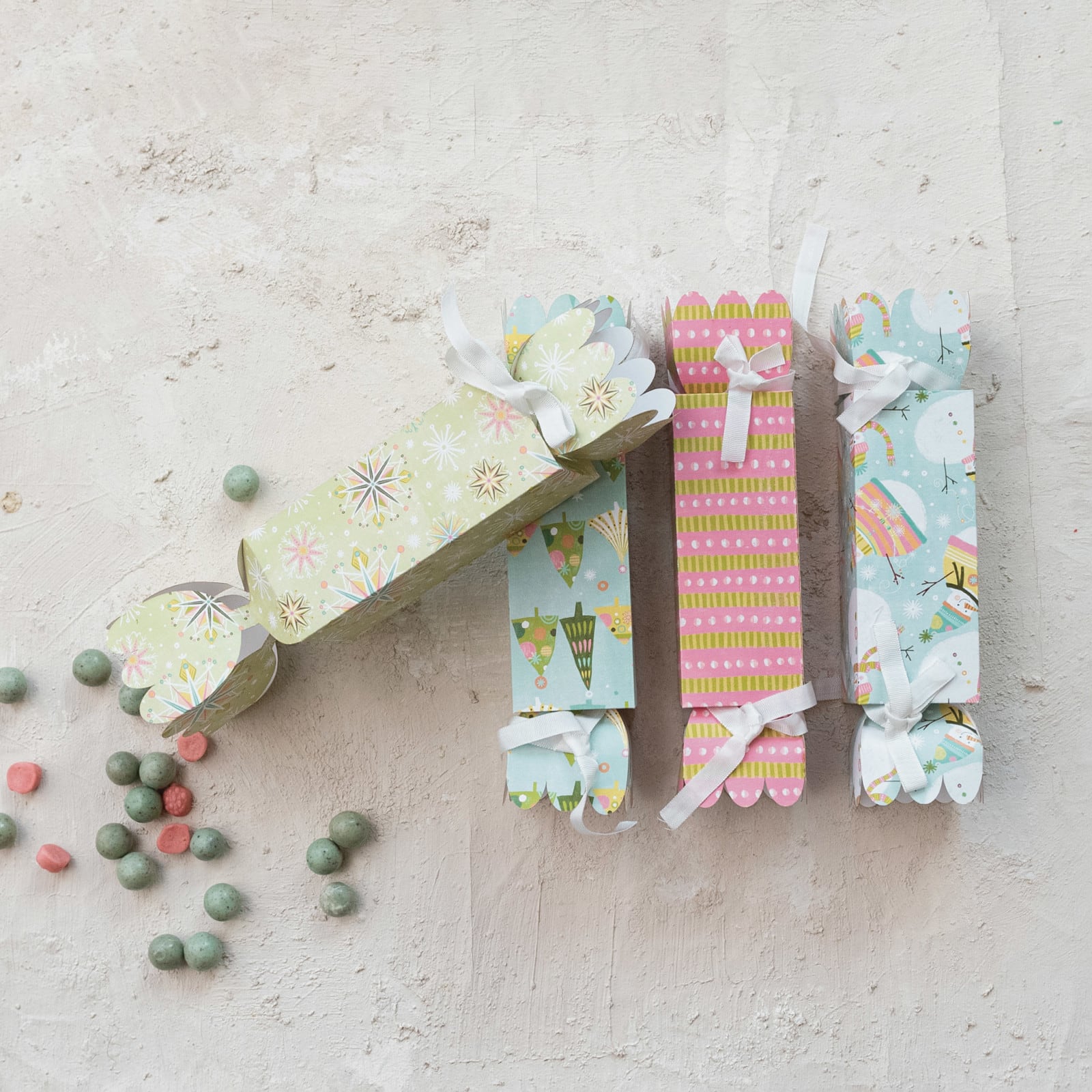 Hello Honey&#xAE; Candy-Shaped Gift Box Set with Christmas Pattern &#x26; Ribbon Ties