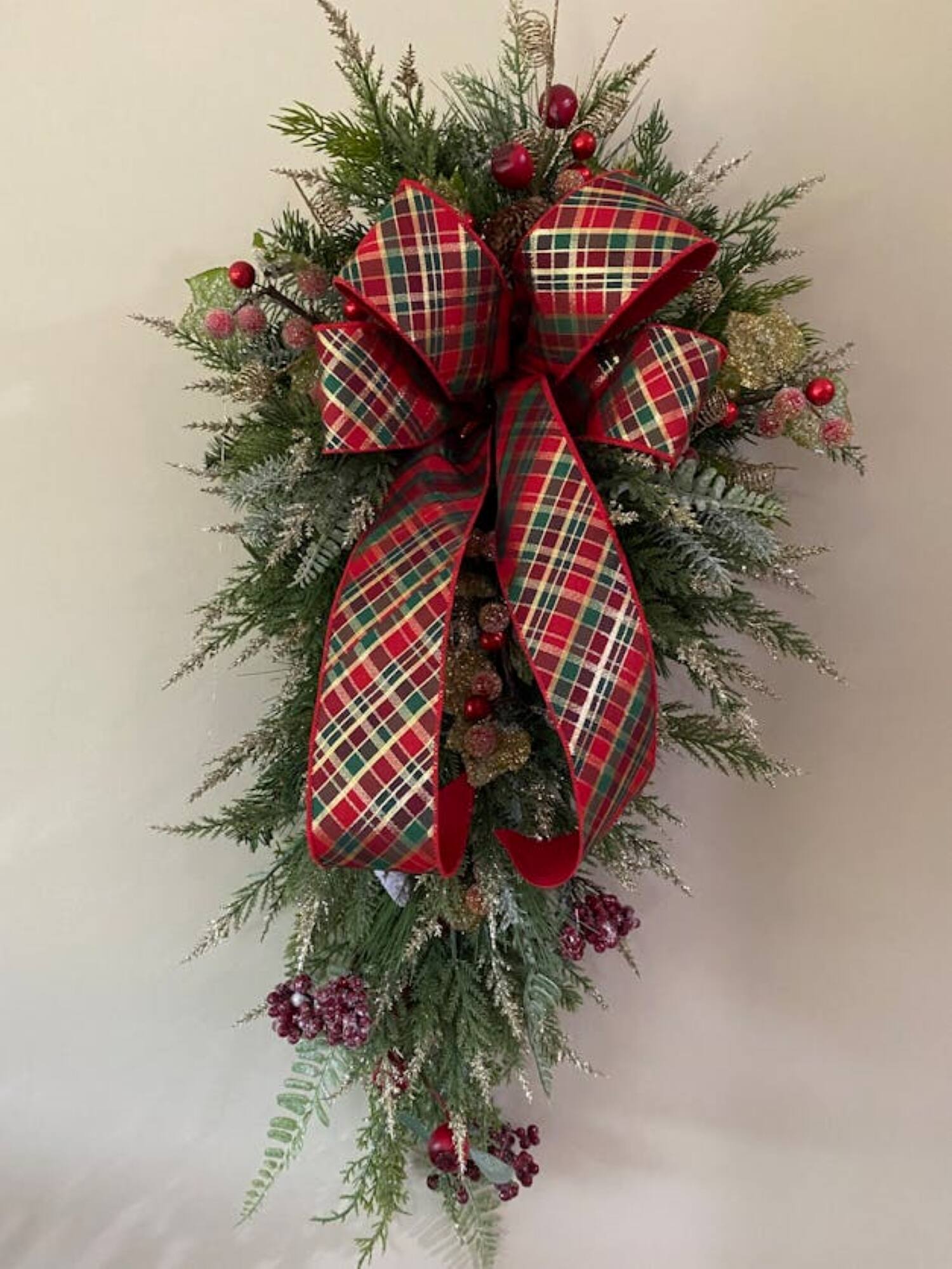 48&#x22; Unlit Canadian Pine Christmas Teardrop Swag