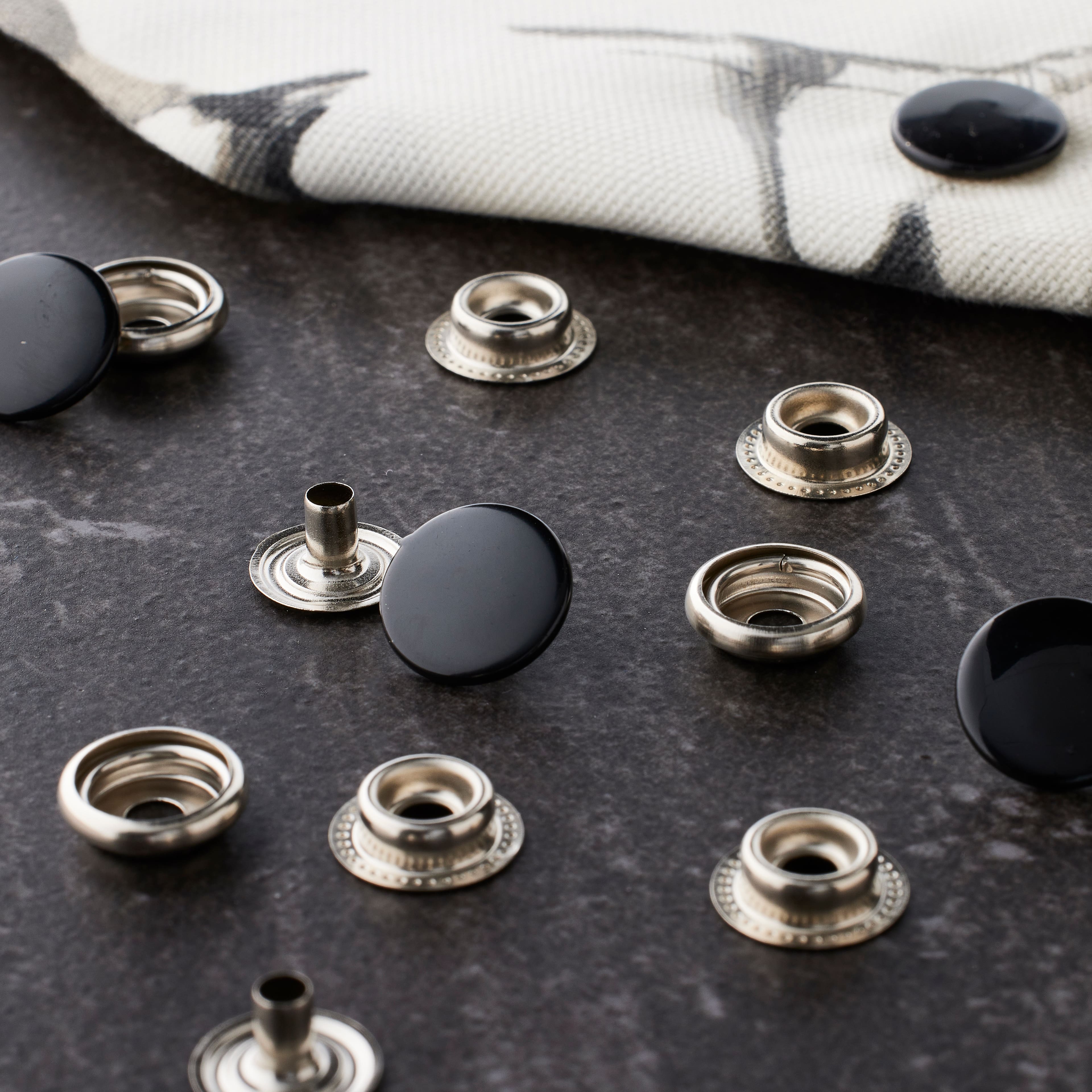 Black Heavy Duty Snaps by Loops & Threads™