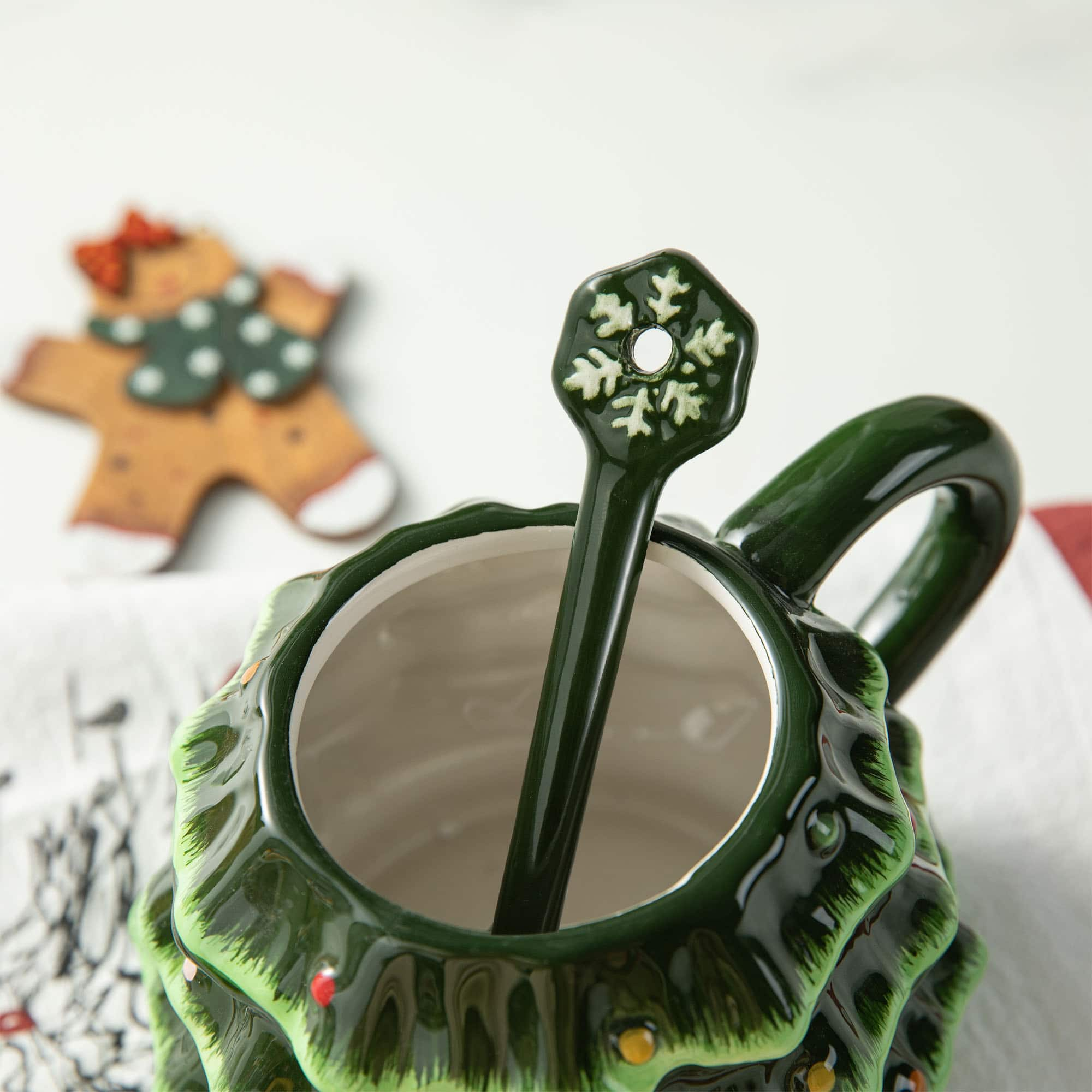 Glitzhome&#xAE; 6.5&#x22; Christmas Ceramic Tree Mug with Lid and Spoon