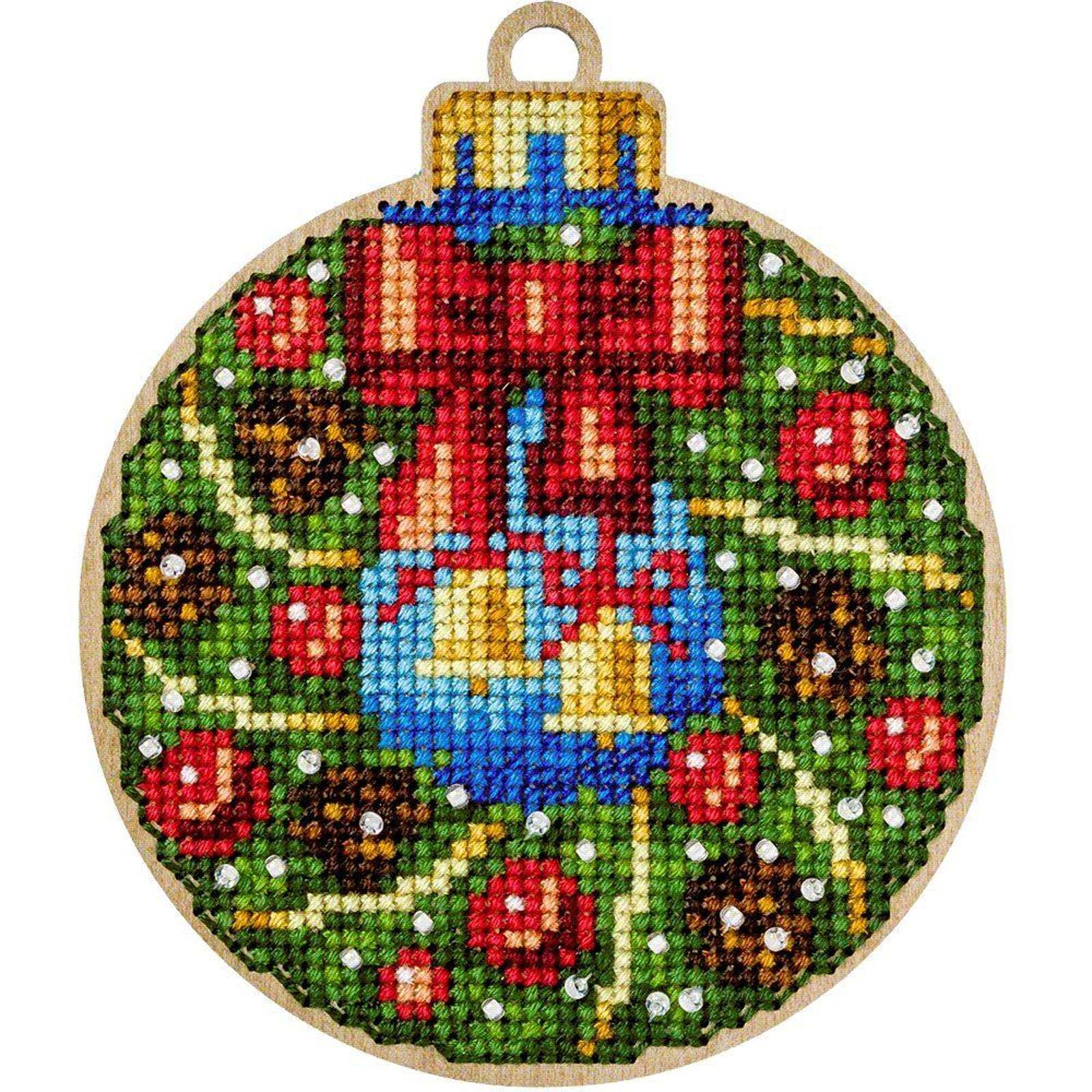 Wonderland Crafts Green & Red Wreath Cross-Stitch Kit