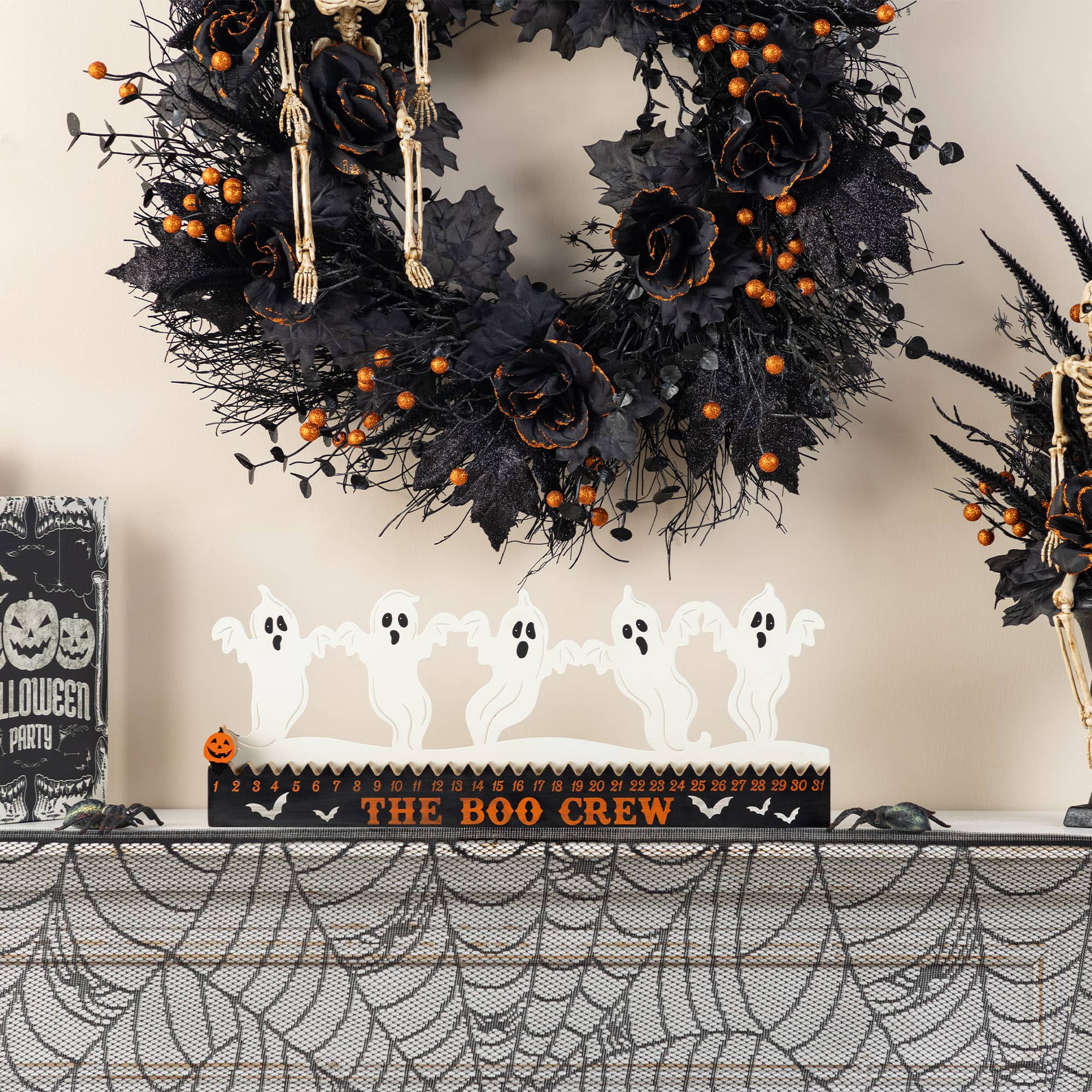Glitzhome&#xAE; 18&#x22;L Halloween Wooden &#x26; Metal White Ghost Silhouette Countdown Table Sign