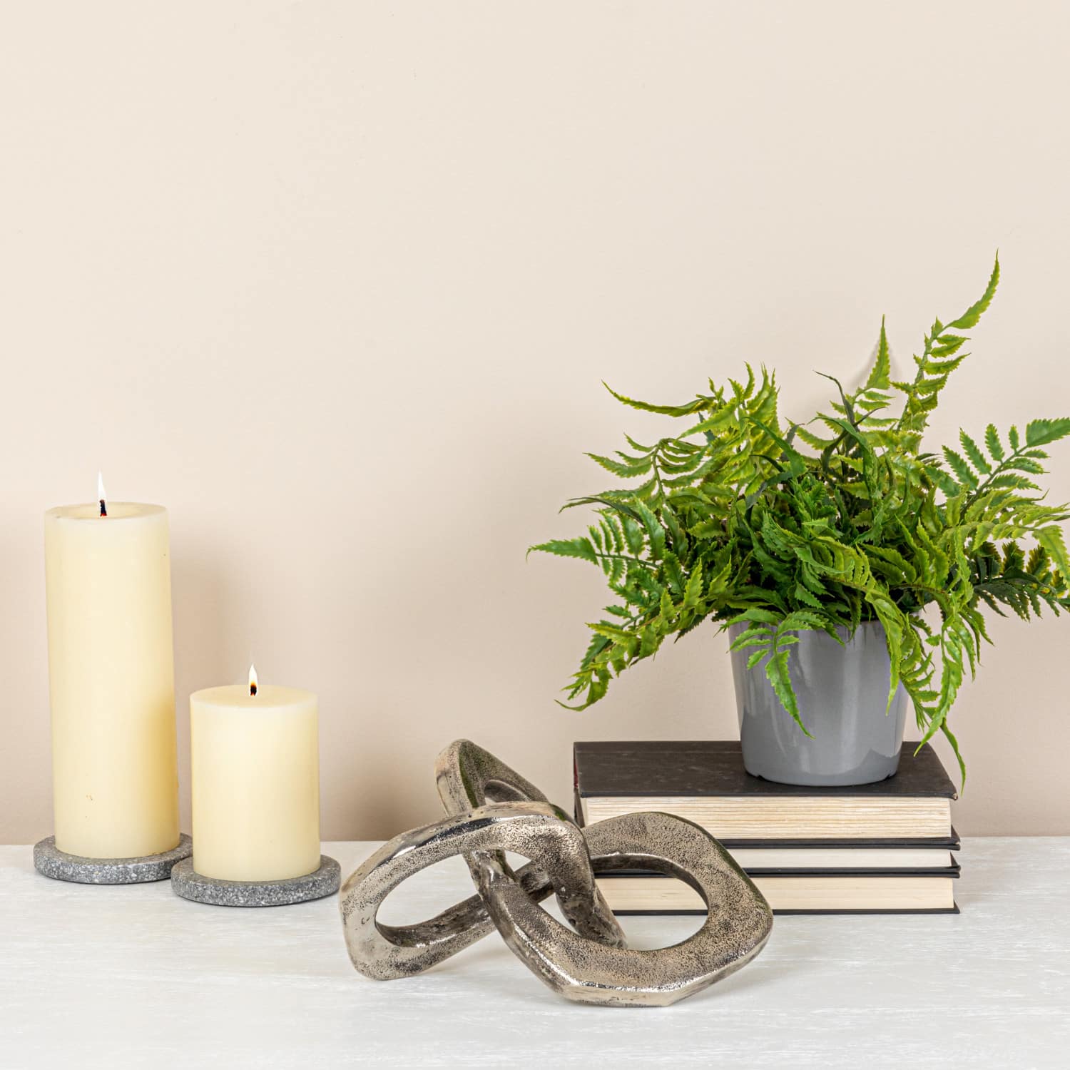 Hello Honey&#xAE; 9&#x22; Cast Metal Knot Figurine