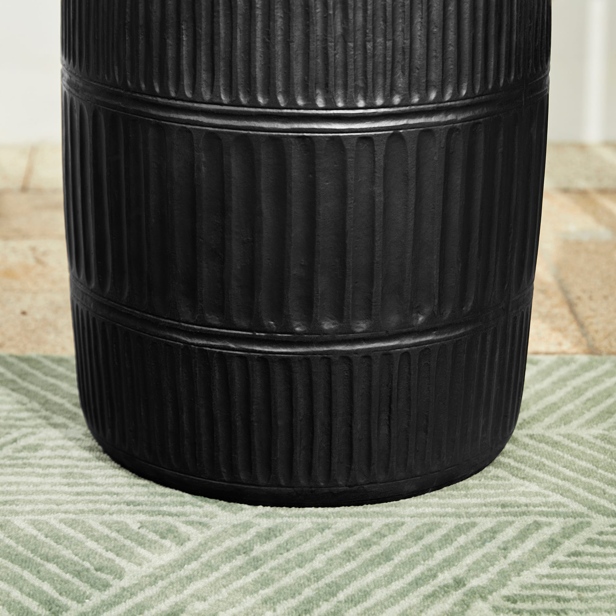 Glitzhome&#xAE; 18.5&#x22; Multi-Functional Textured Garden Stool