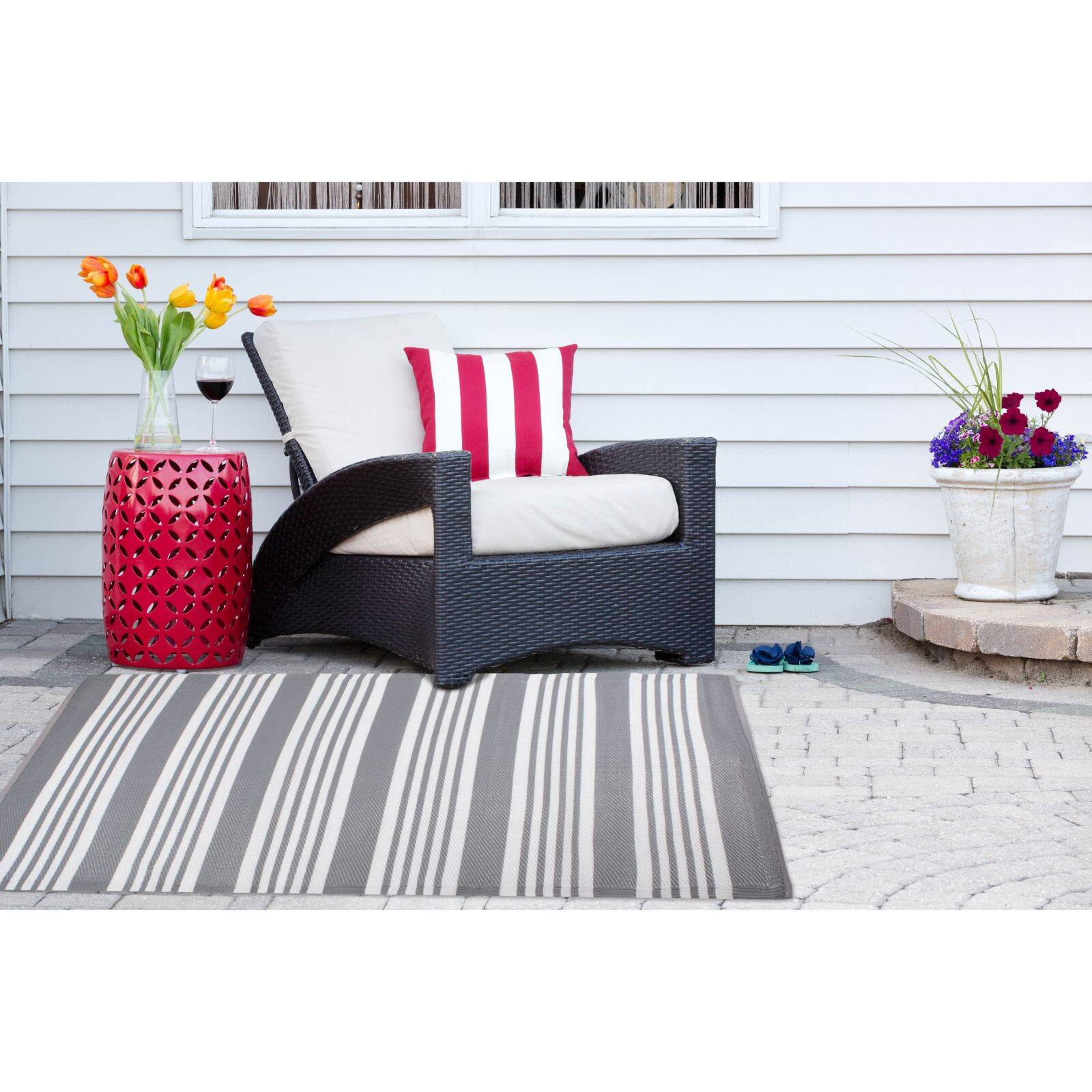 DII&#xAE; Gray Multi Stripe Outdoor Rug, 4ft x 6ft.