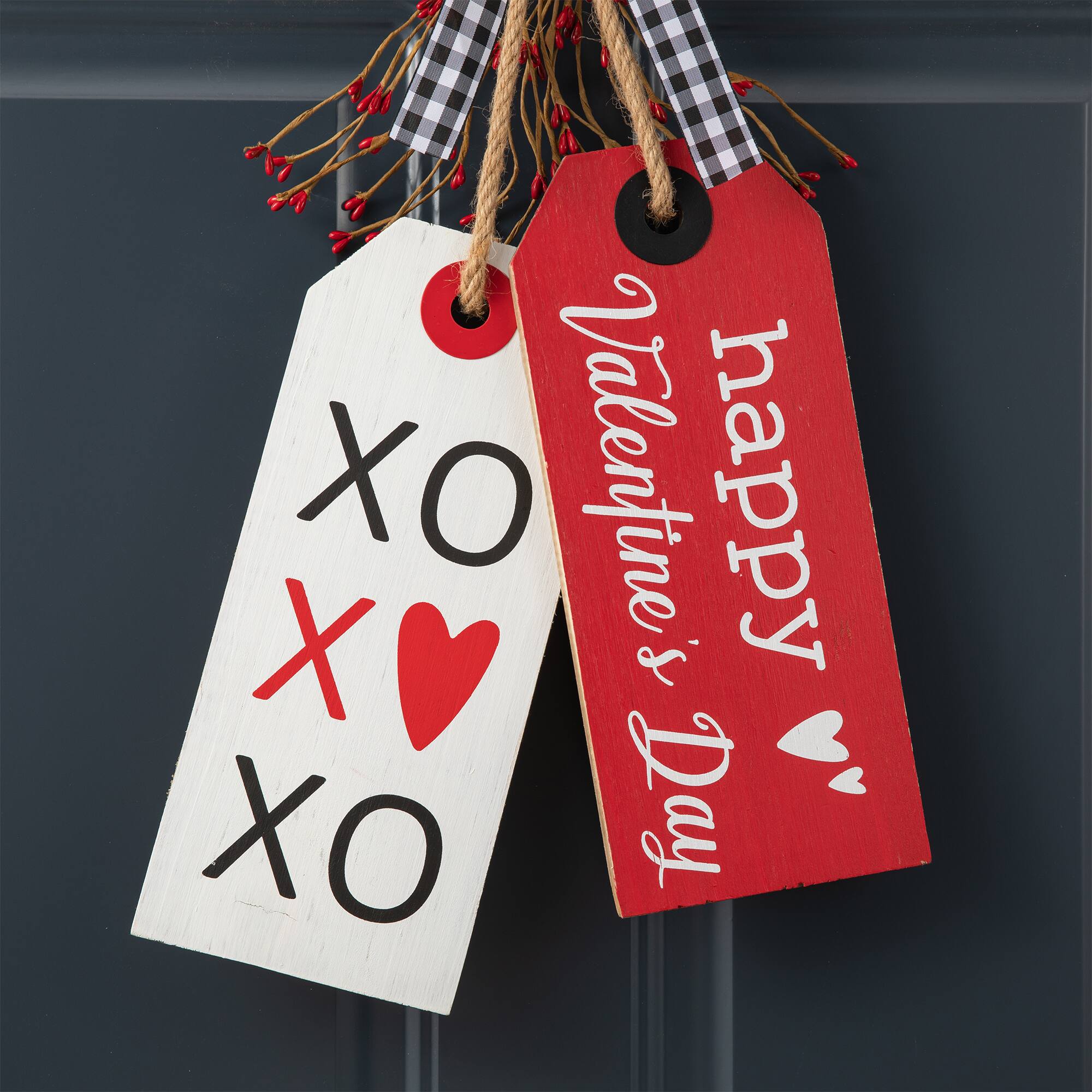 Glitzhome&#xAE; 24&#x22; Valentine&#x27;s Wooden Doorknob Hanging D&#xE9;cor