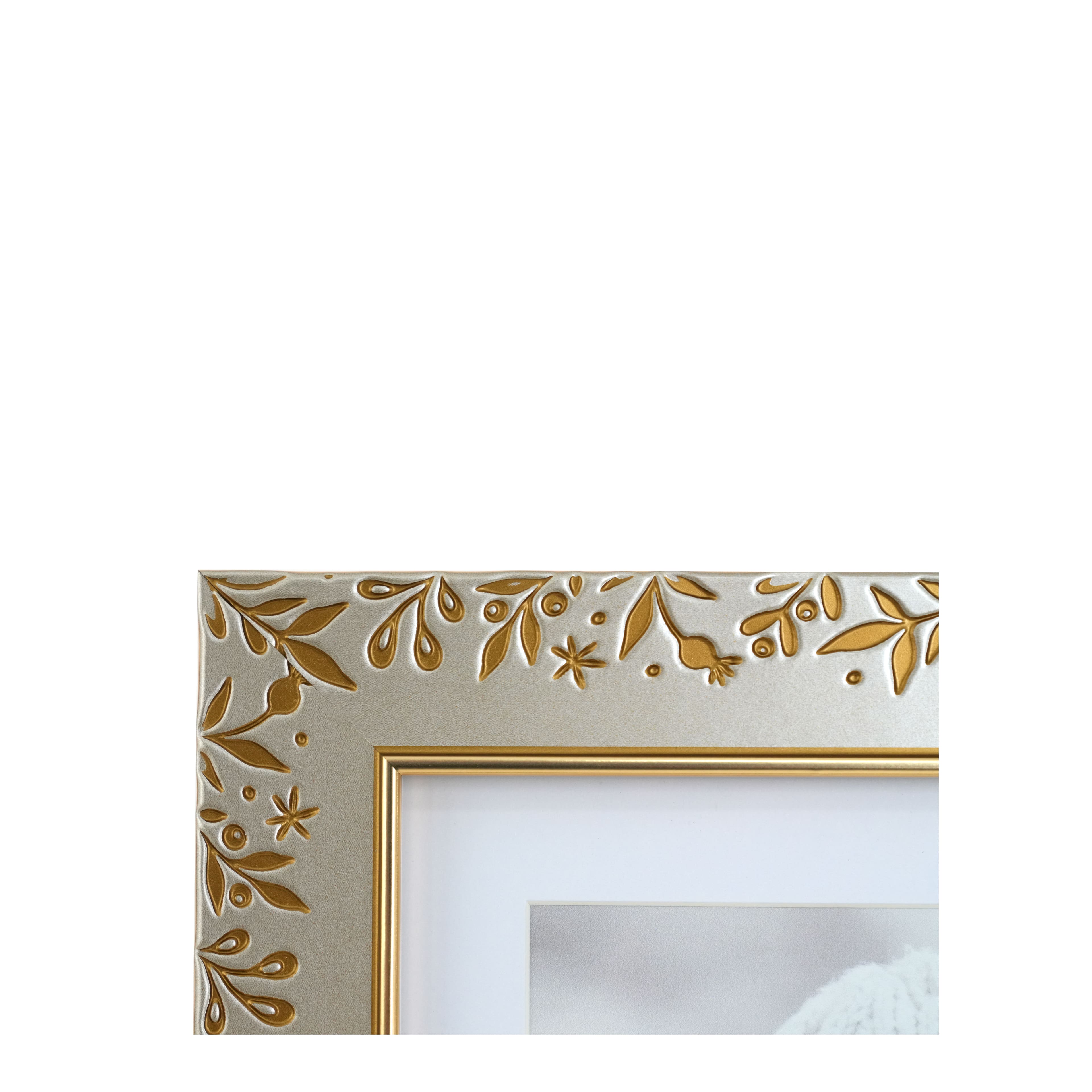 5&#x22; x 7&#x22; Embossed Leaf Plastic Frame by Studio D&#xE9;cor&#xAE;