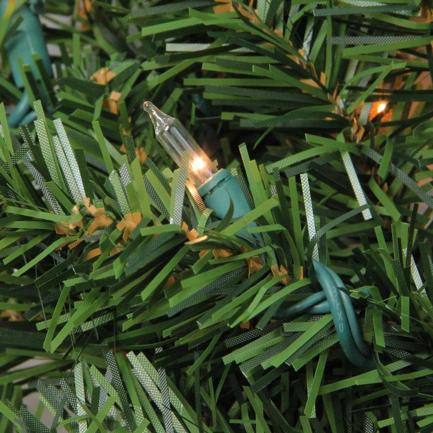 24" Pre-Lit Canadian Pine Artificial Wreath, Clear Lights