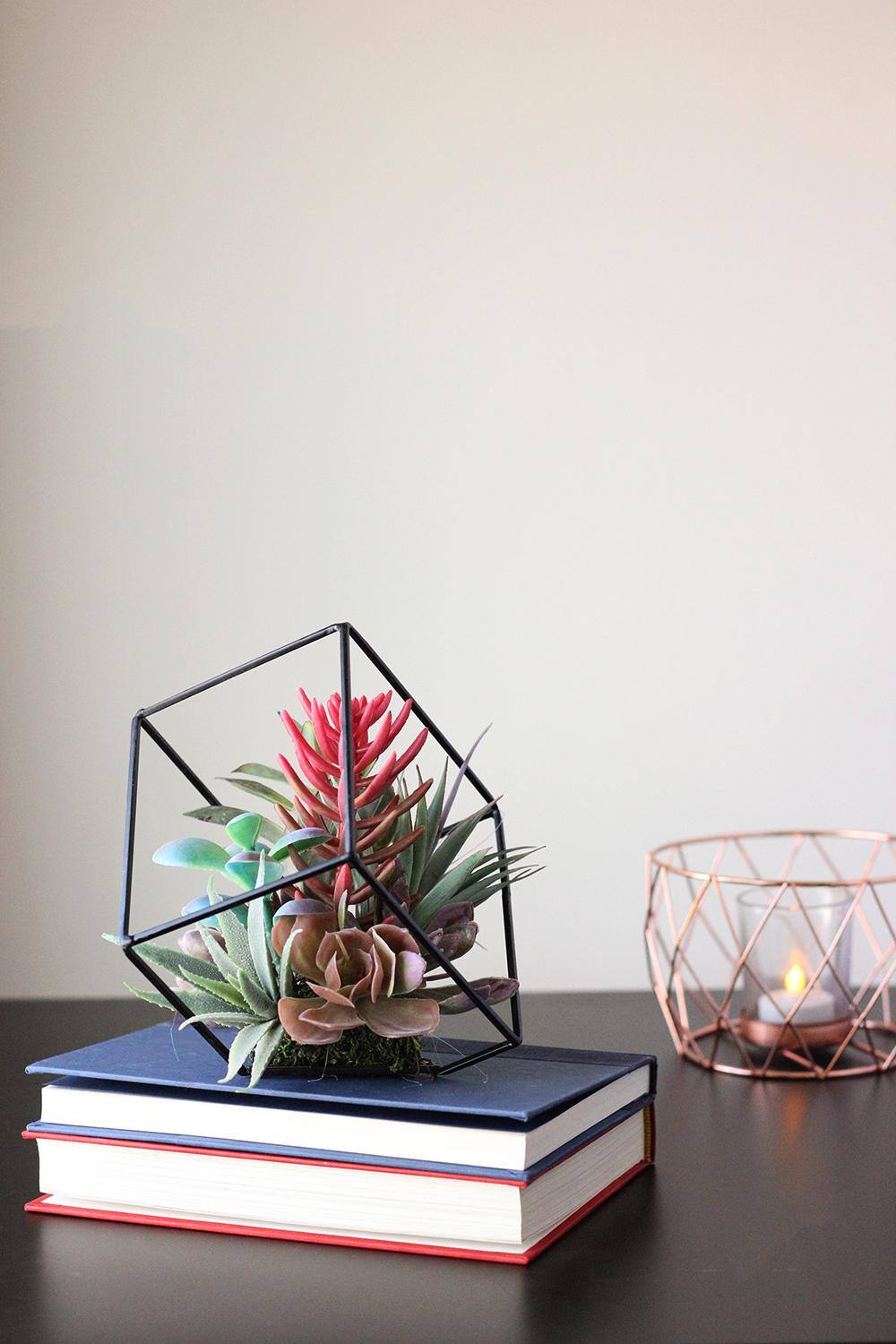 7&#x22; Green Artificial Succulent Arrangement in Offset Metal Wire Frame