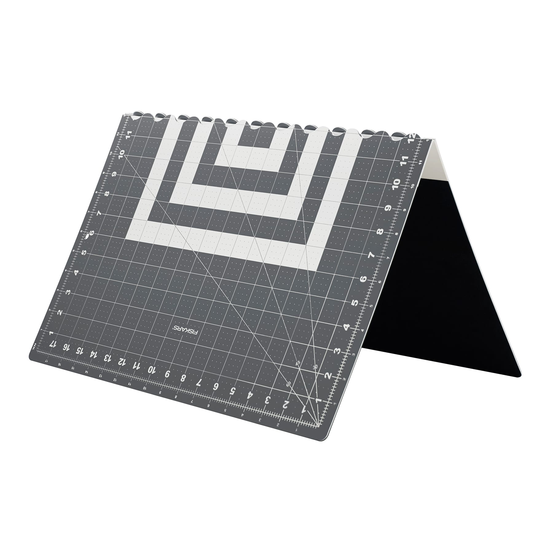 6 Pack: Fiskars® Folding Cutting Mat, 18" x 24"