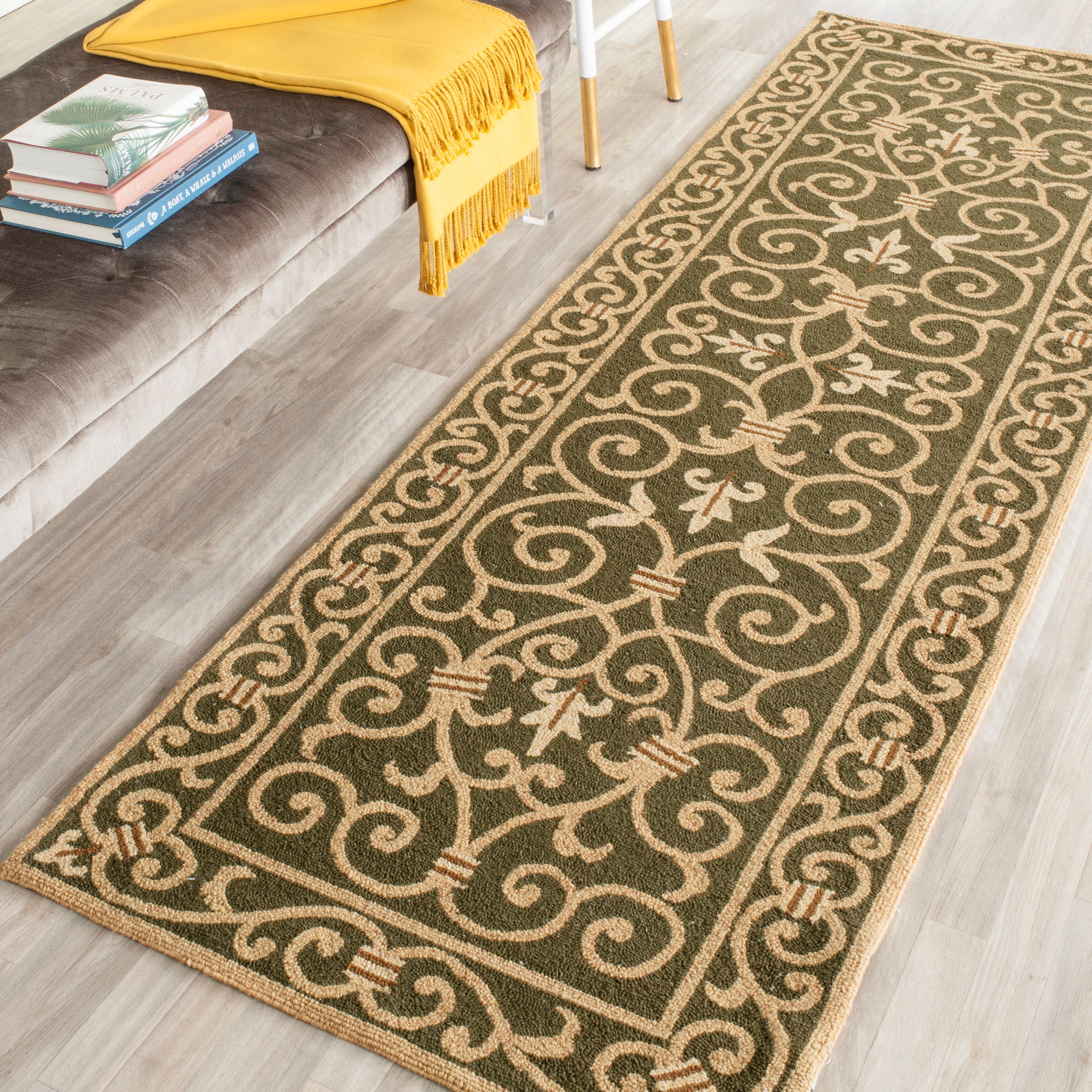 Chelsea Scrollwork 2&#x27;-6&#x22; X 10&#x27; Area Rug