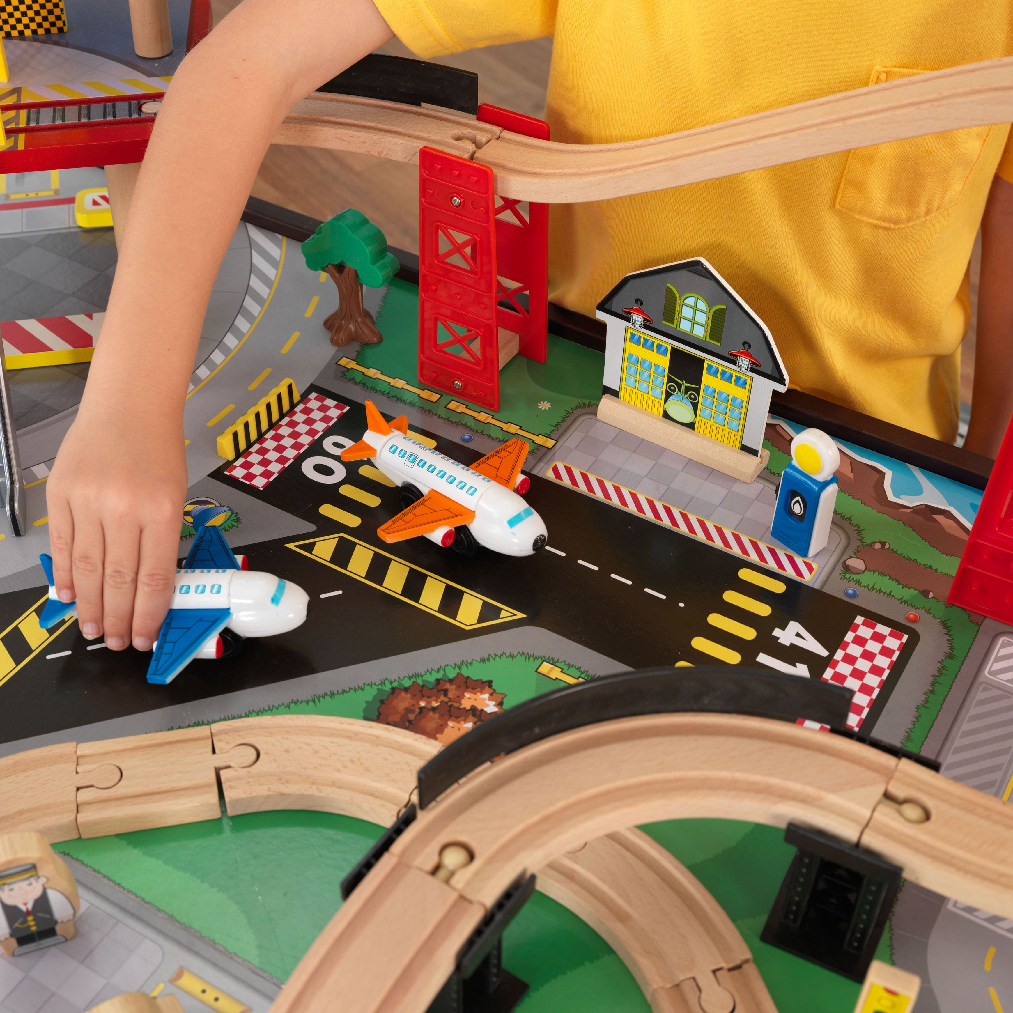 KidKraft Airport Express Train Set &#x26; Table