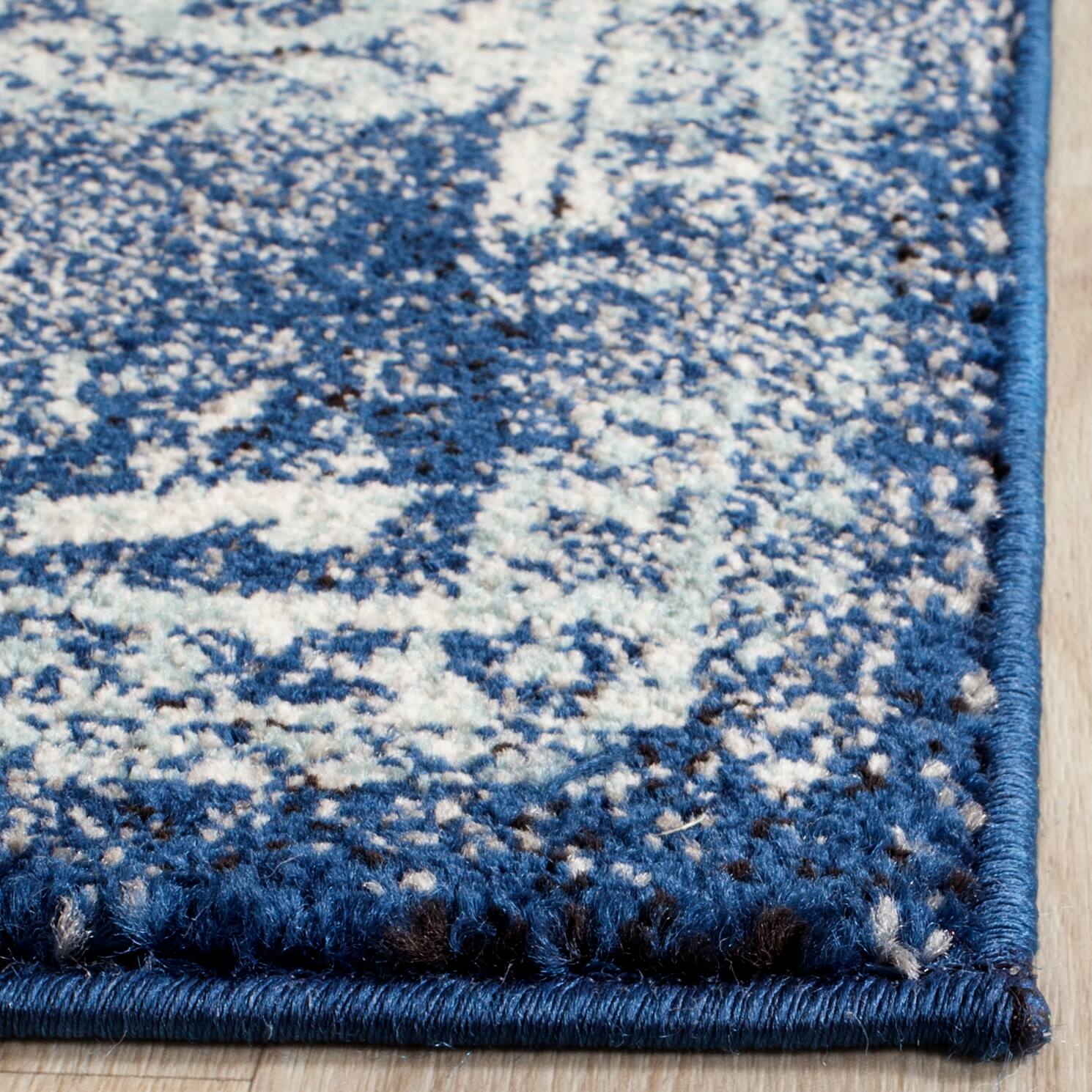 Evoke Distressed Border 4' X 6' Area Rug