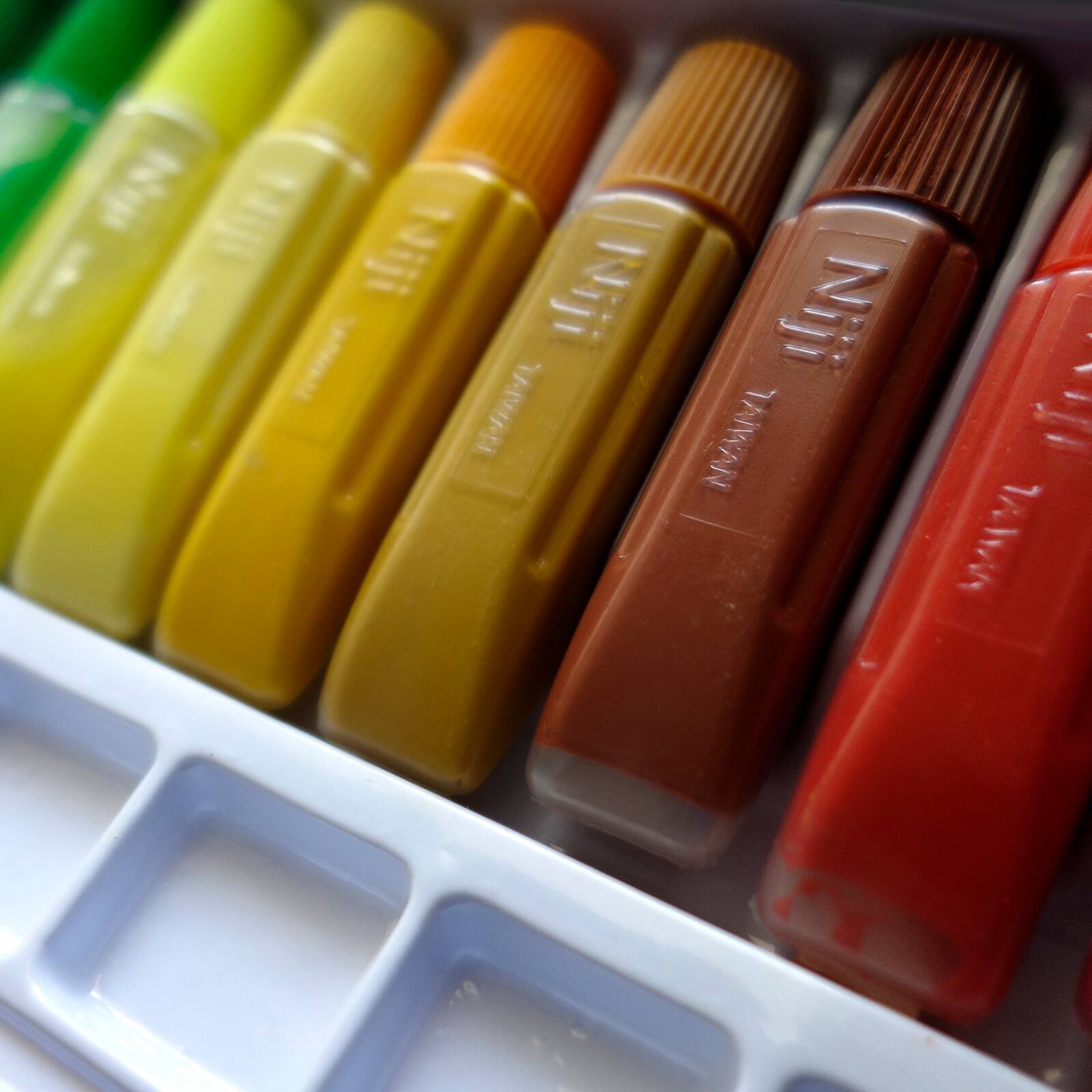 Yasutomo Niji Watercolor Set, 18 Color