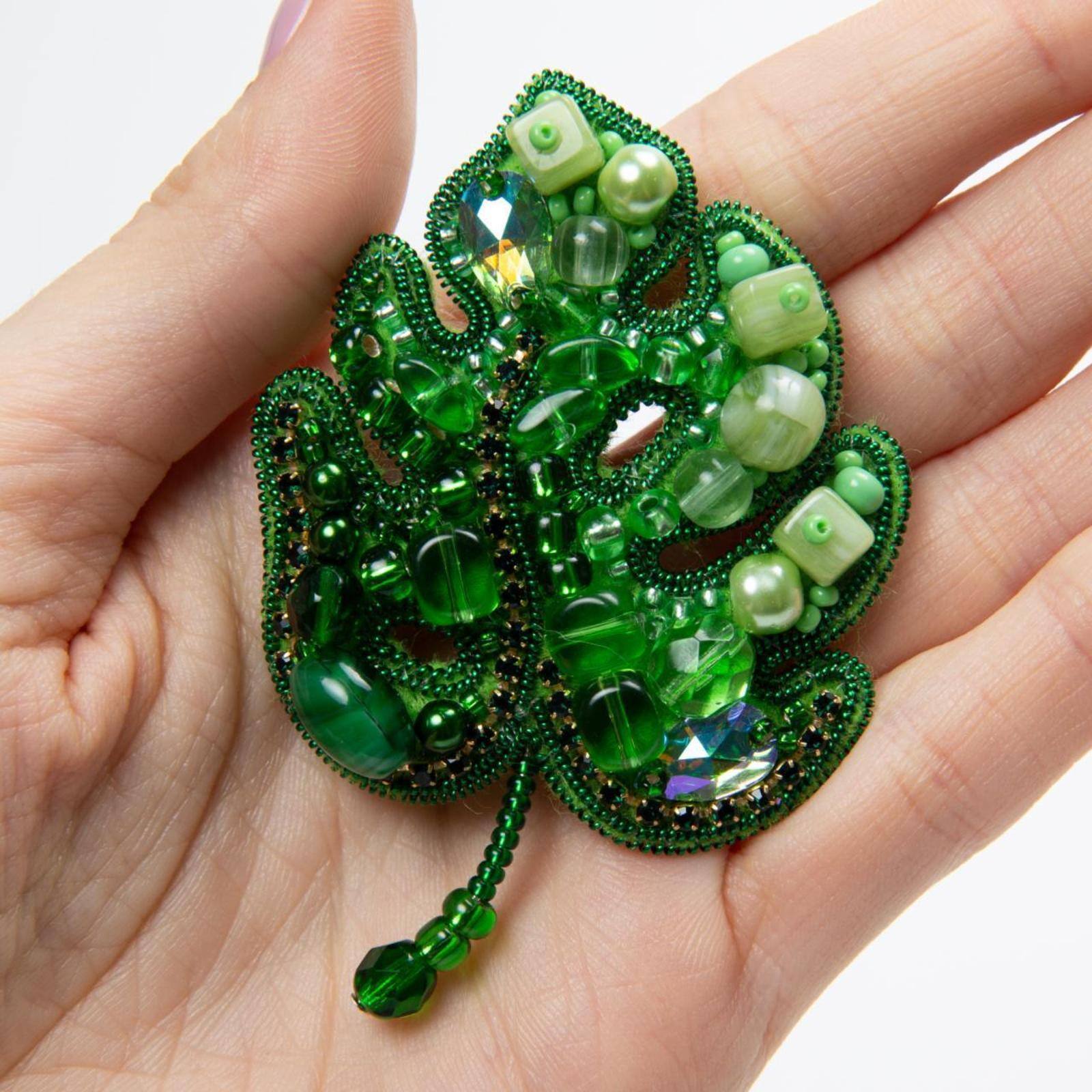 Charivna Mit Crystal Art Beadwork Monstera Brooch Kit