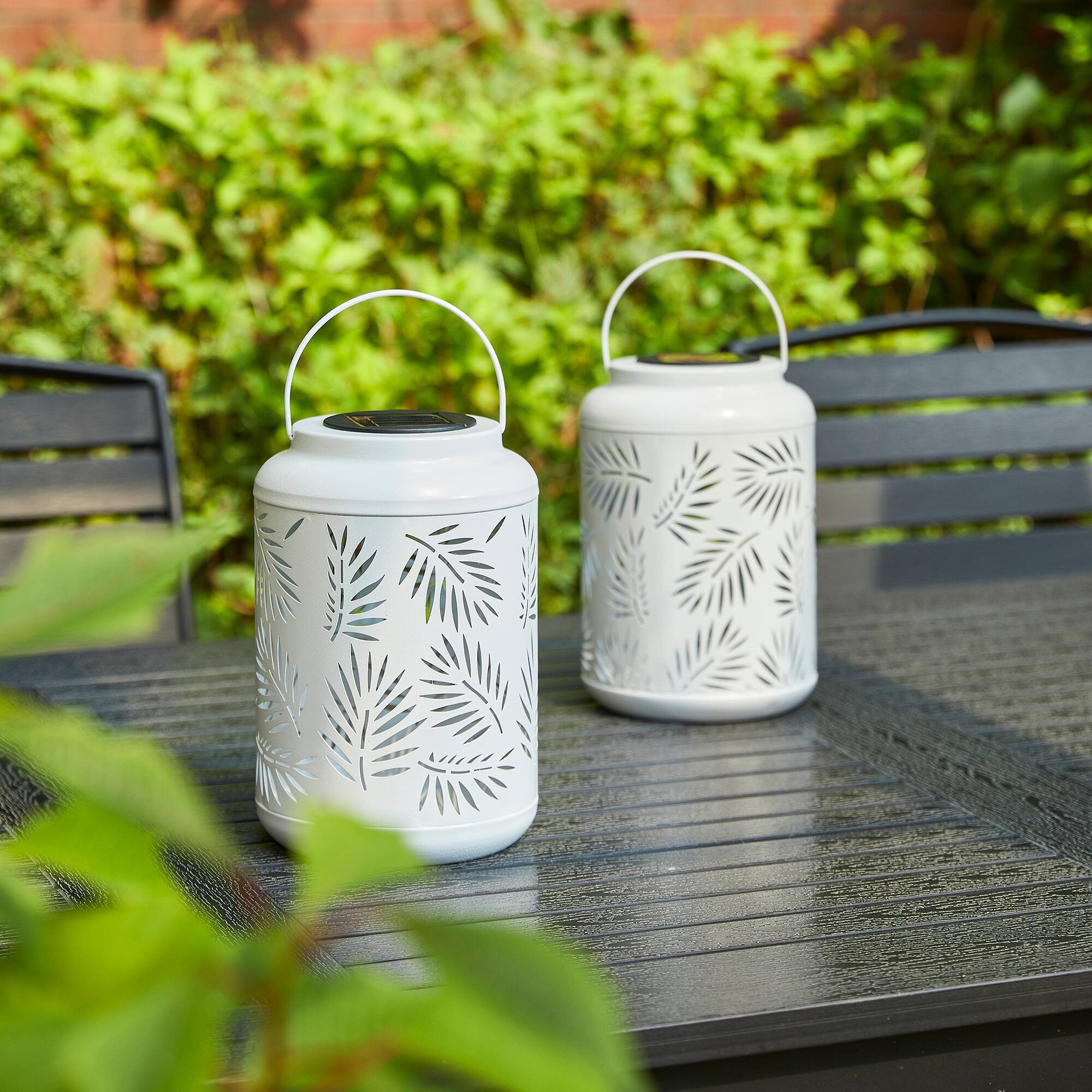 Glitzhome® 8.5" Leaf Cutout Solar Powered Hanging Lantern