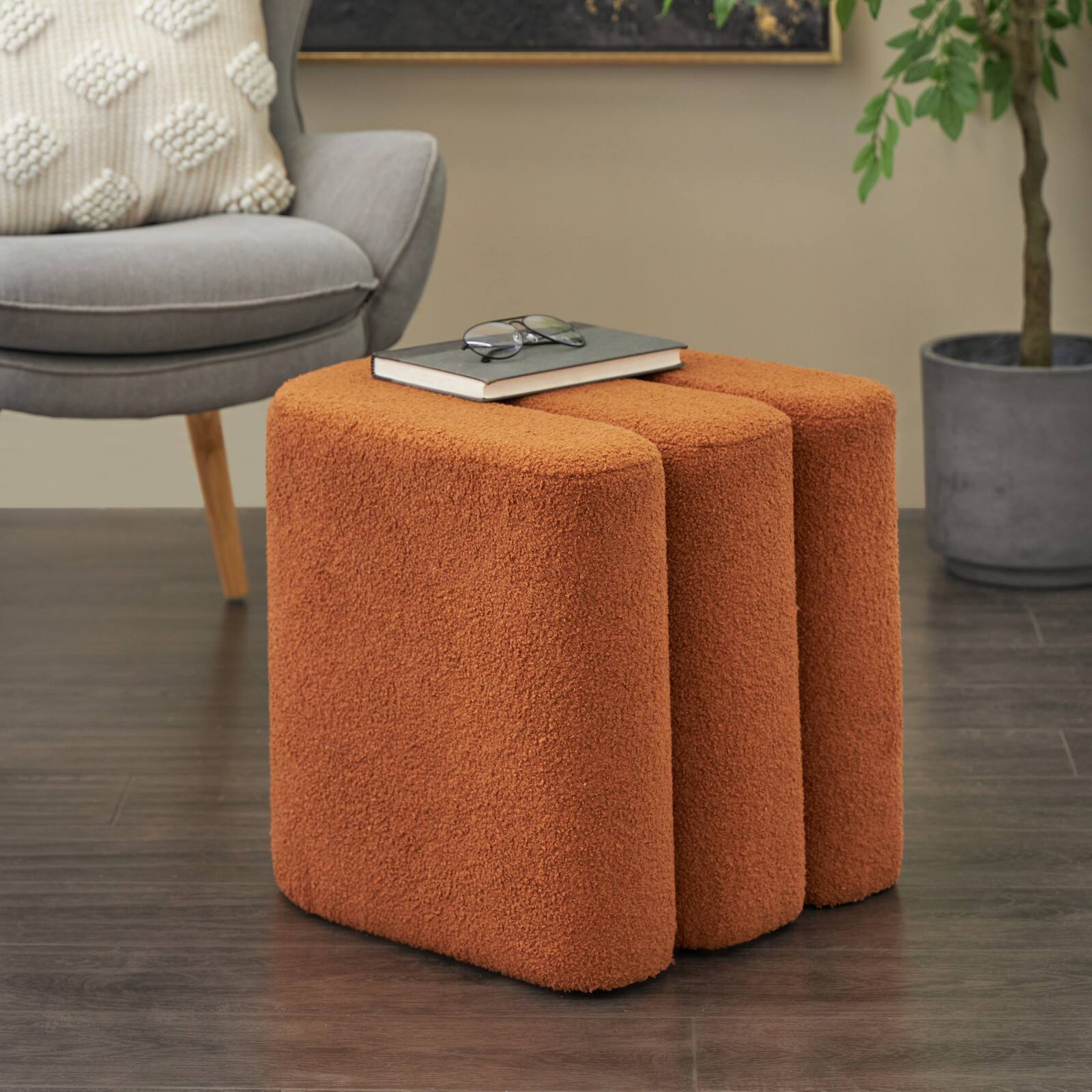 18" W-Shaped Room Ottoman