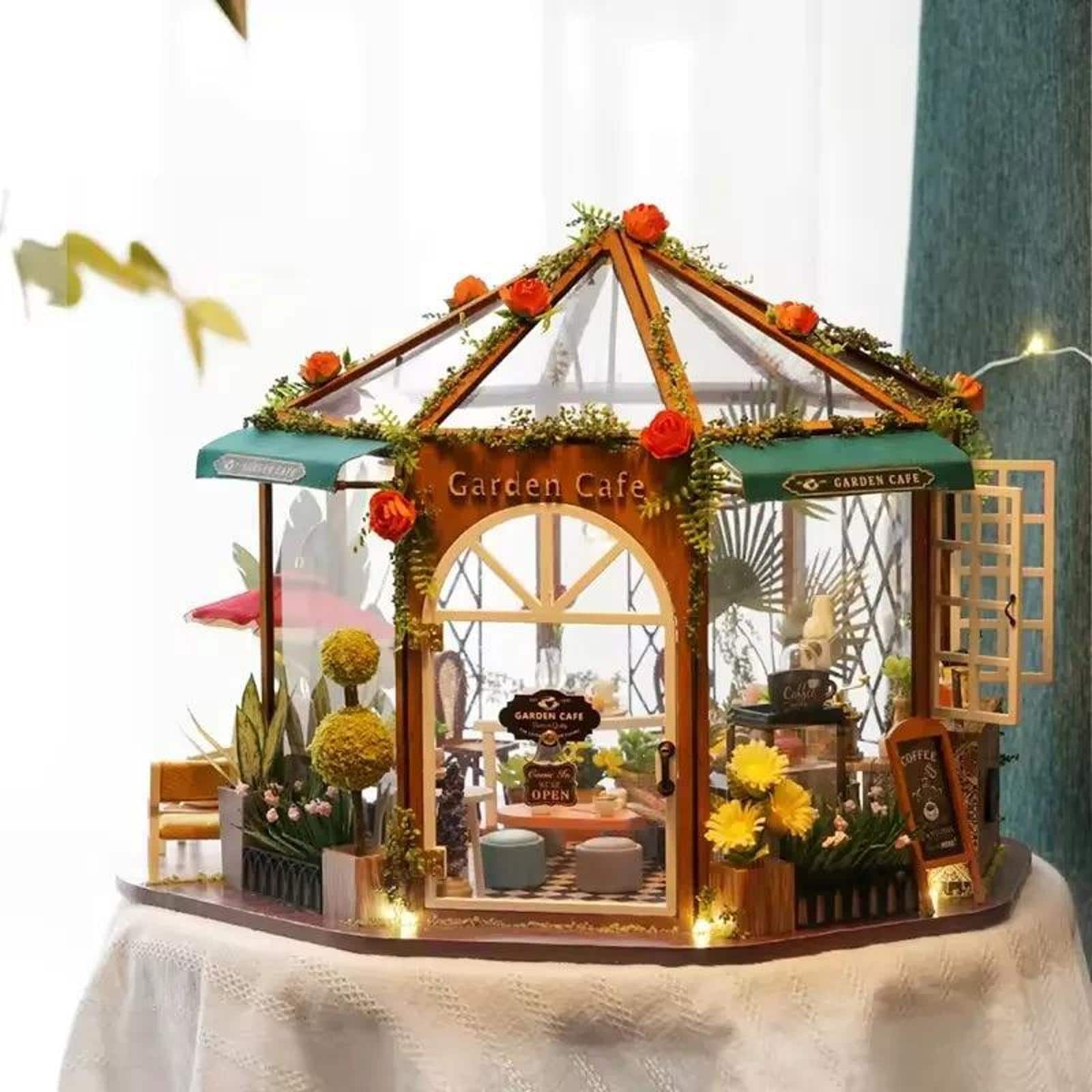 Wizardi Miniature Roombox: Wooden Coffee Shop Dollhouse Kit