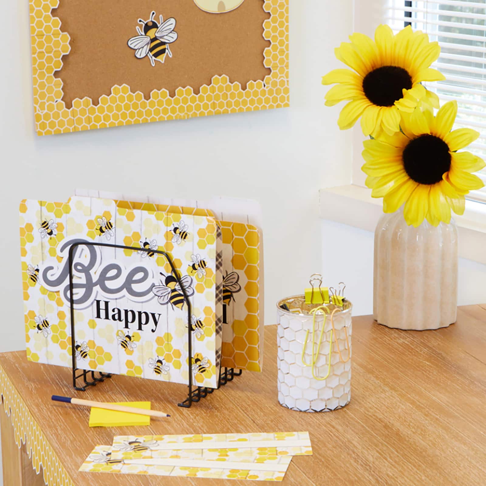 EUREKA® The Hive File Folders, 6 Packs of 4