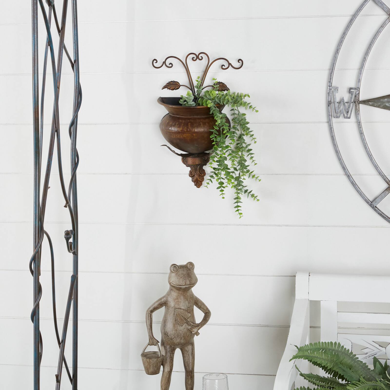 18" Dark Brown Iron Traditional Planter