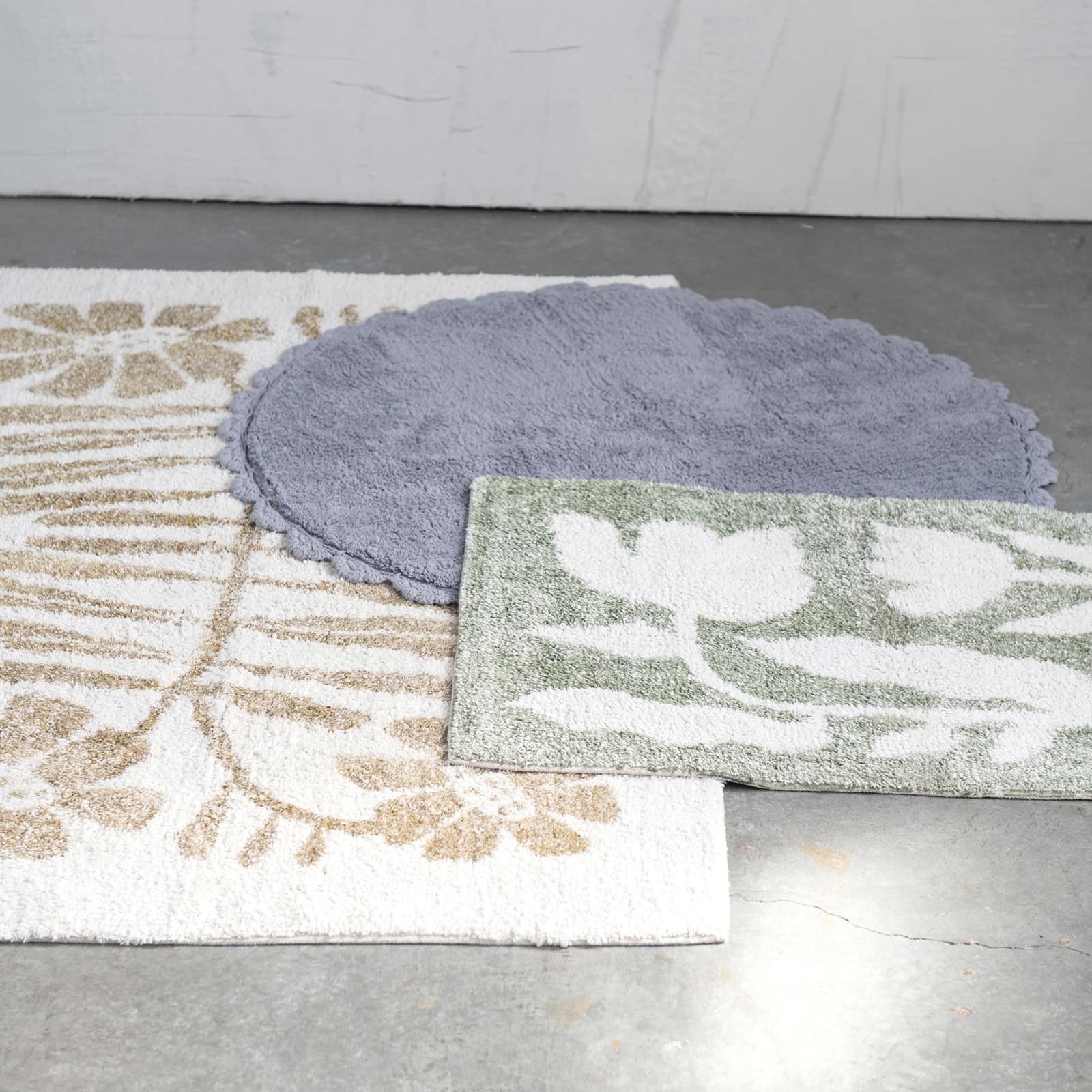 Hello Honey® Cotton Tufted Rug with Crocheted and Scalloped Trim, Grey