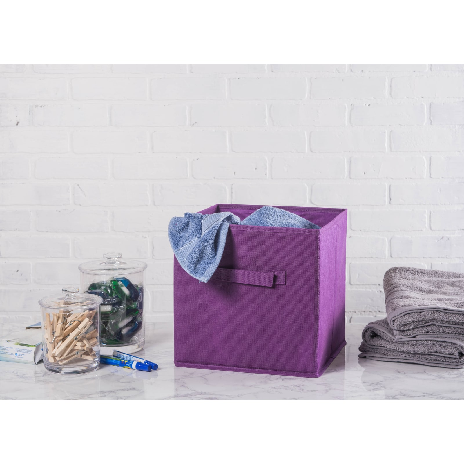 Solid Eggplant Nonwoven Square Cube Set