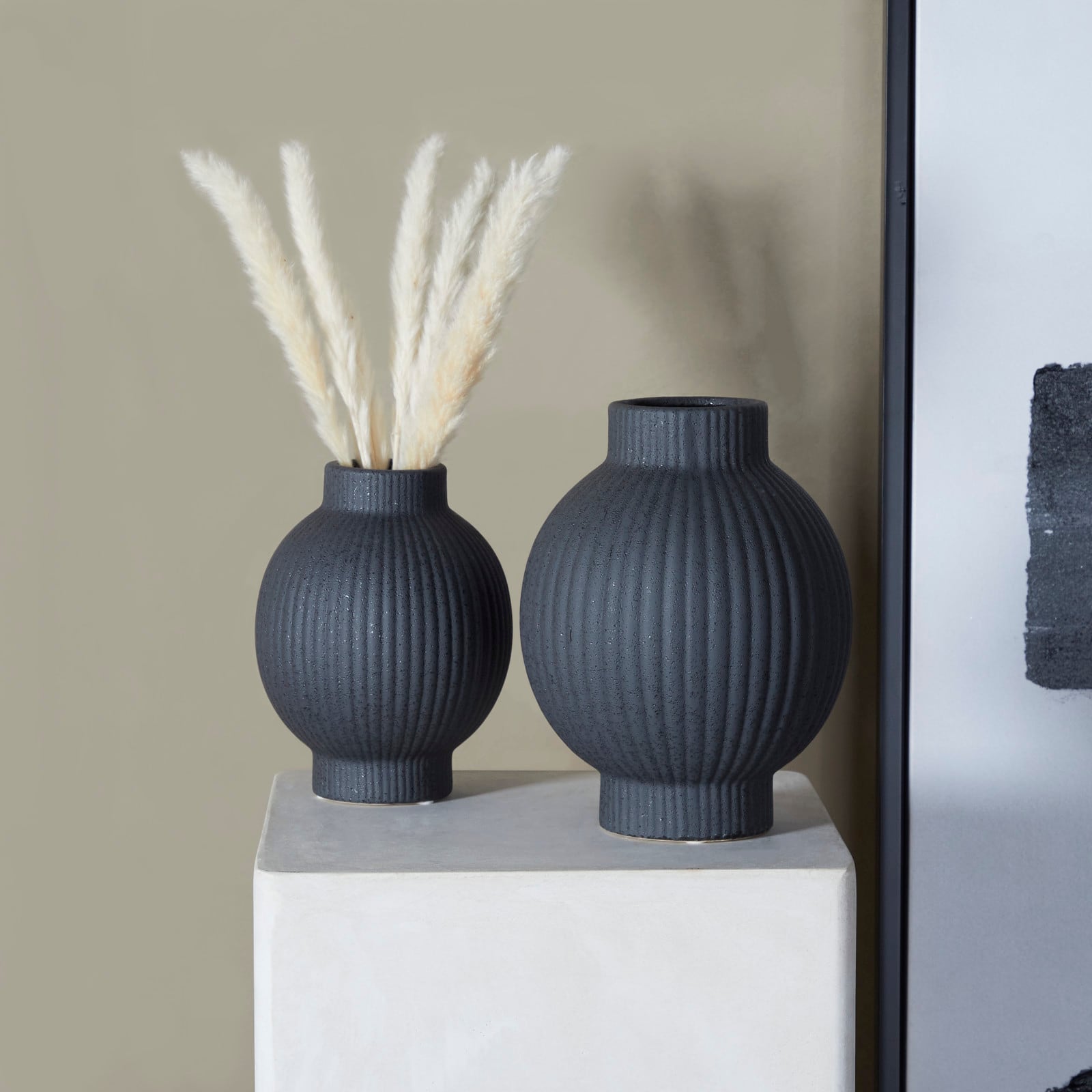 CosmoLiving by Cosmopolitan Black Ceramic Ribbed Vase Set of 2 11", 9"