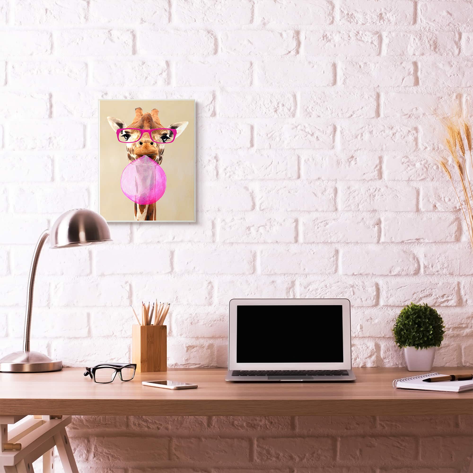 Stupell Industries Giraffe With Bubblegum and Pink Glasses, 10" x 15"