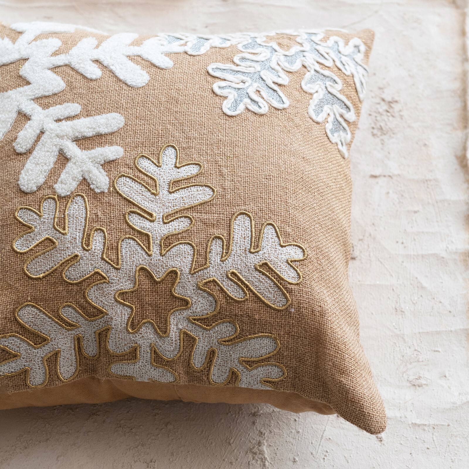 Hello Honey® 18" Beige & White Appliqué