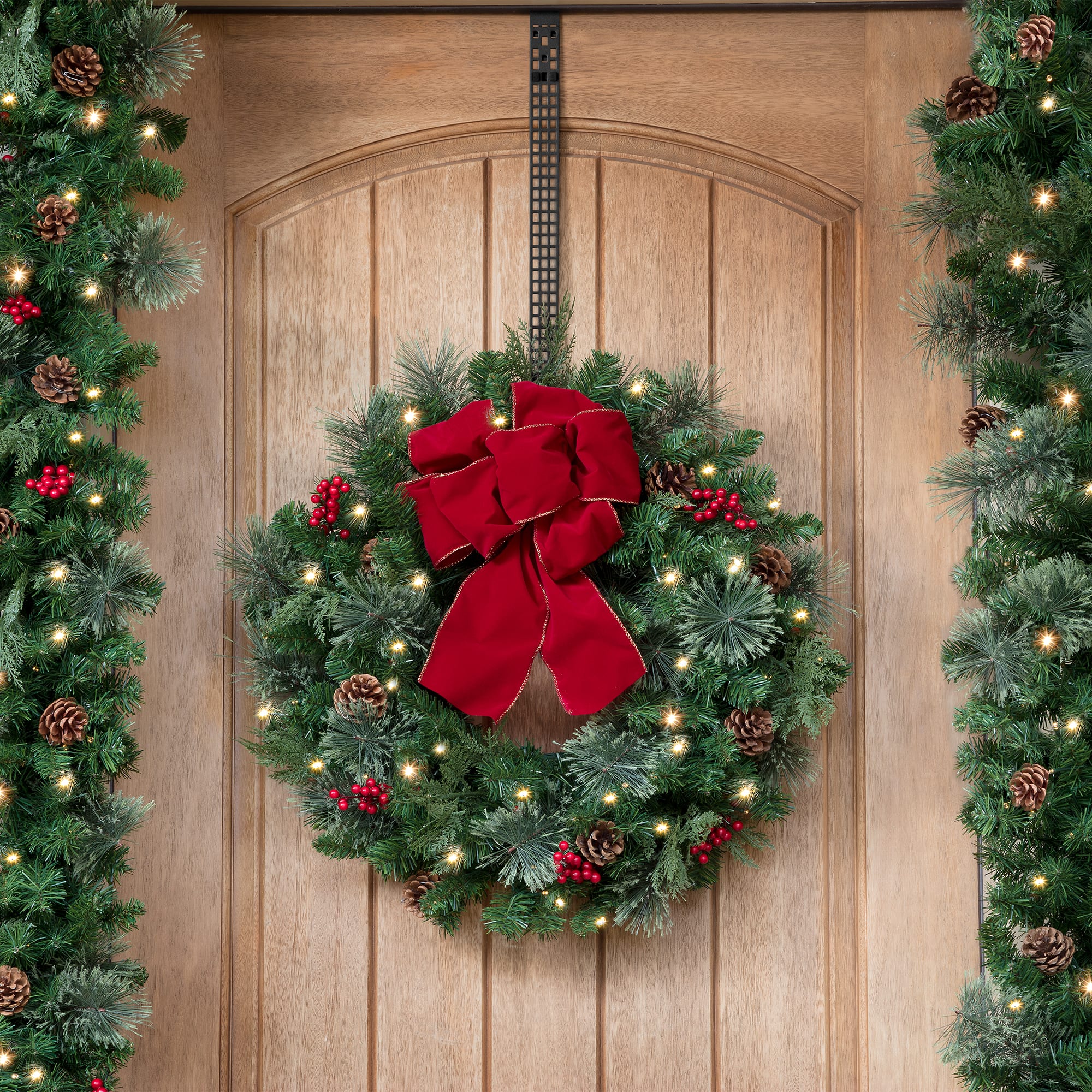Haute Decor Hook & Lattice Matte Black Wreath Hanger