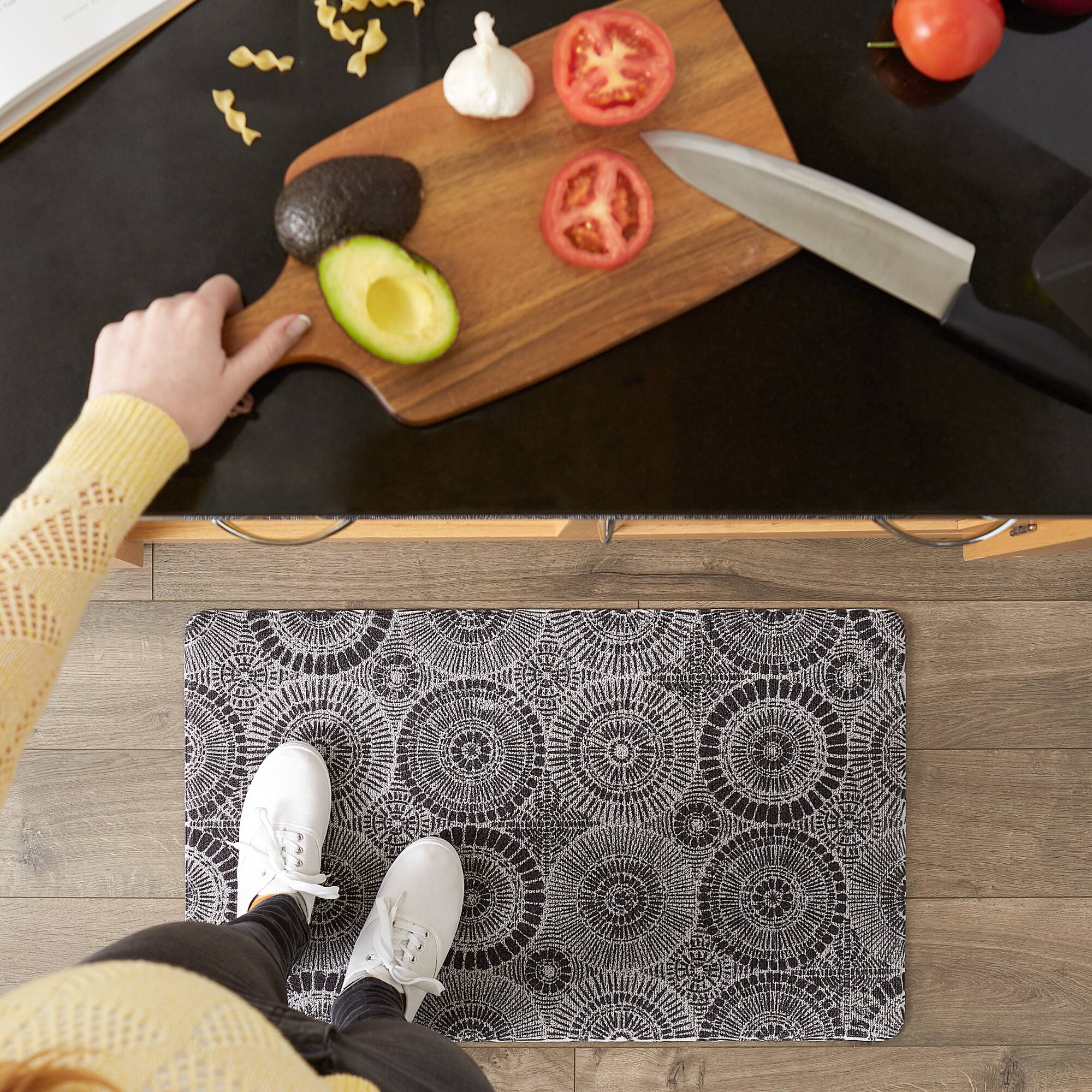 DII® Black Kaleidoscope Tufted Mat