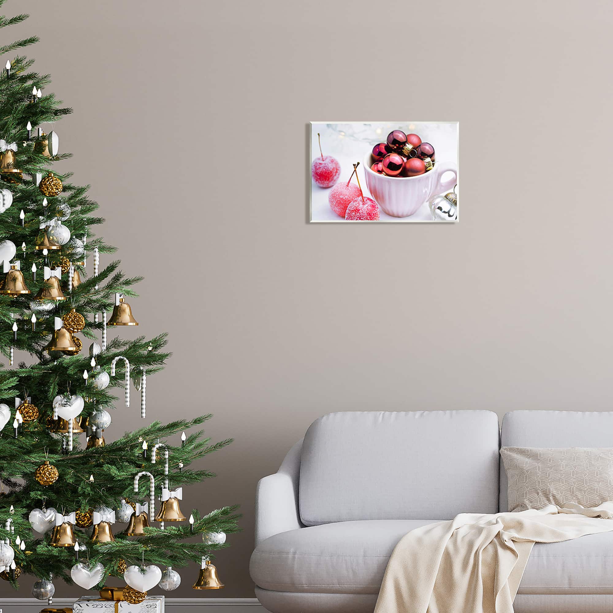 Stupell Industries Gleaming Red Christmas Ornaments Wall Plaque Art
