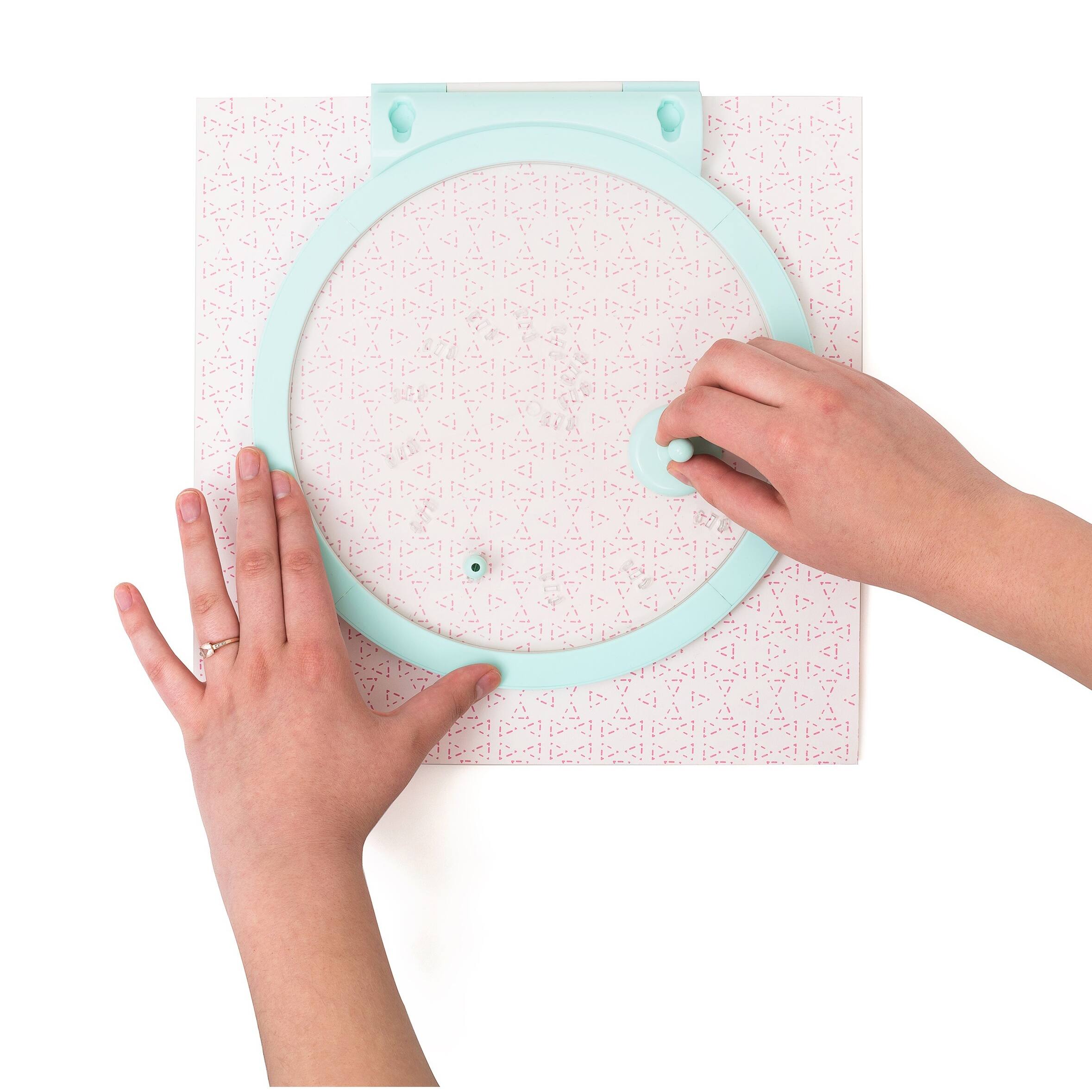 We R Memory Keepers® Crafter's Essentials™ Circle Spin & Trim