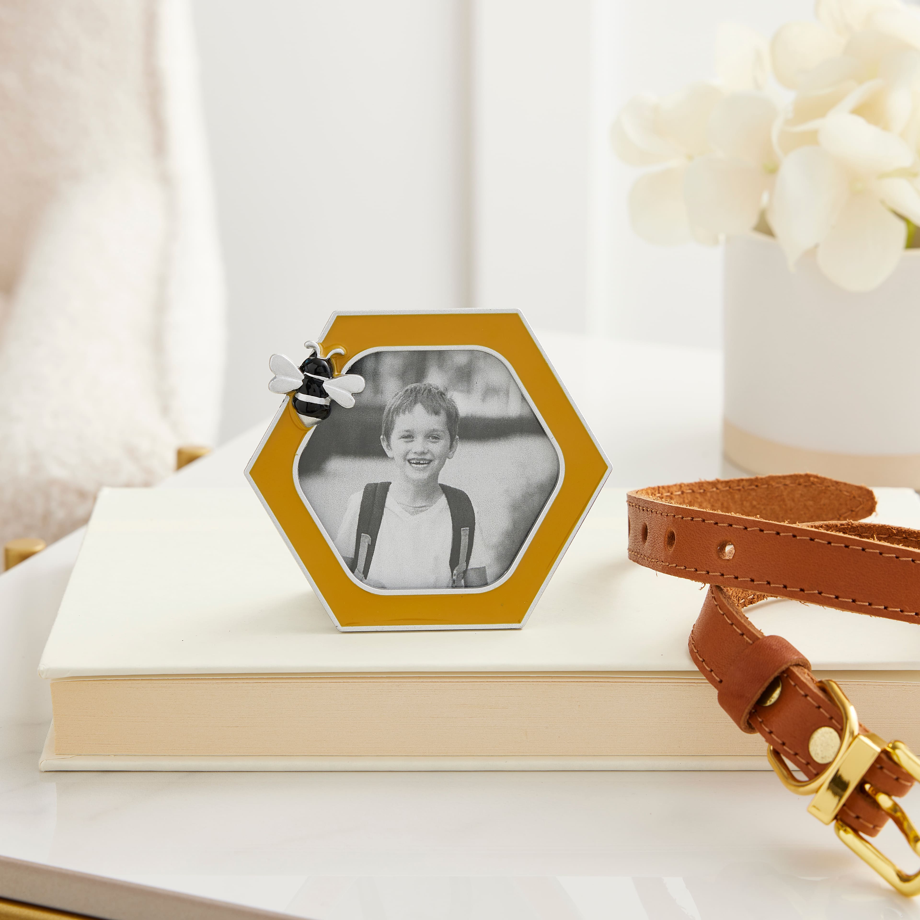 Cadre miniature avec abeille découpée de Studio Décor