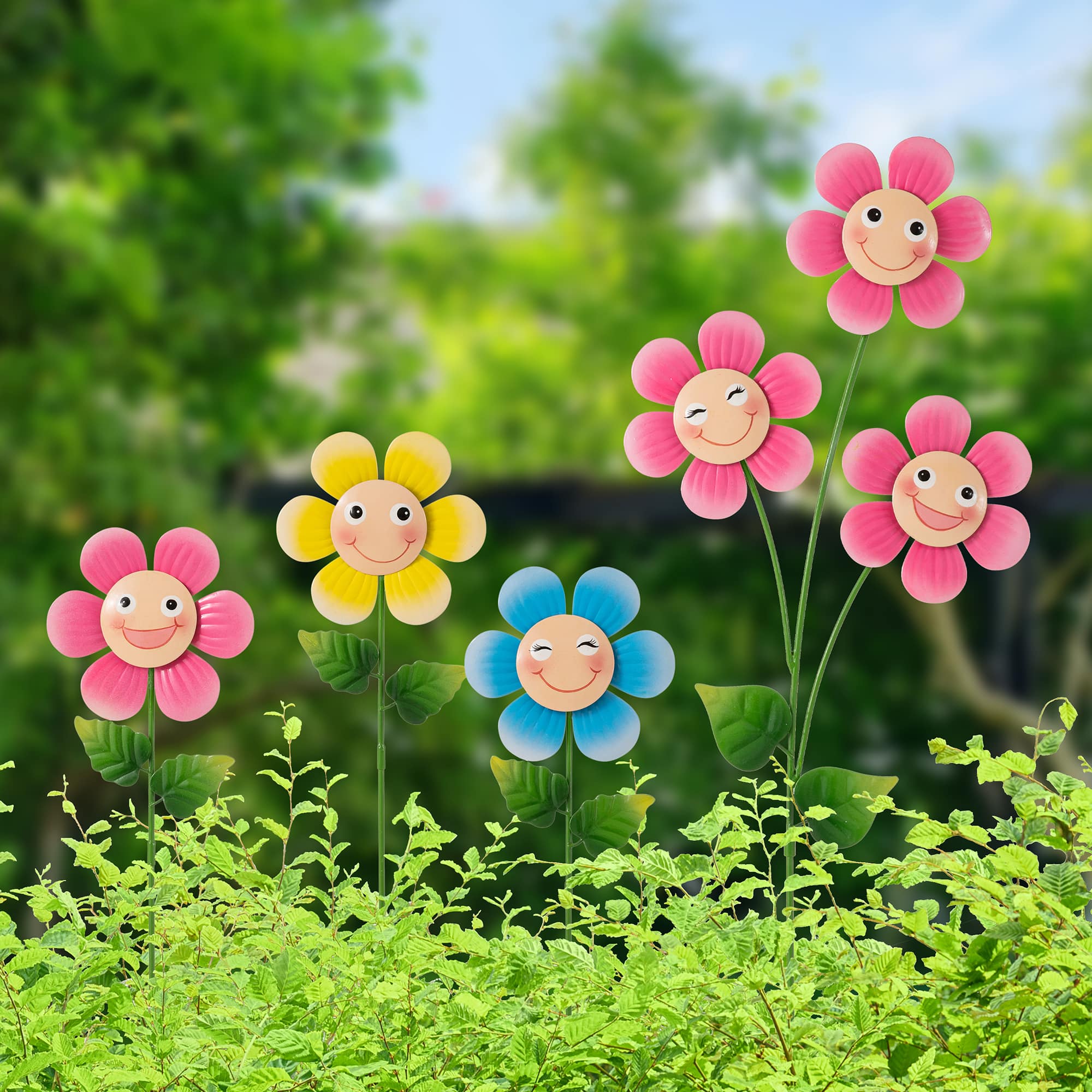 Glitzhome® 36" 2-in-1 Painted Metal Triple Happy Face Flower Garden Yard Stake & Wall Decor