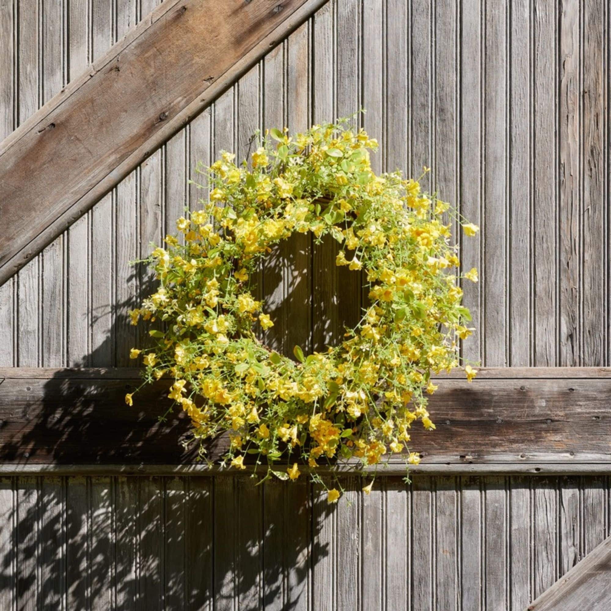 20.75" Mixed Daisy Floral Wreath
