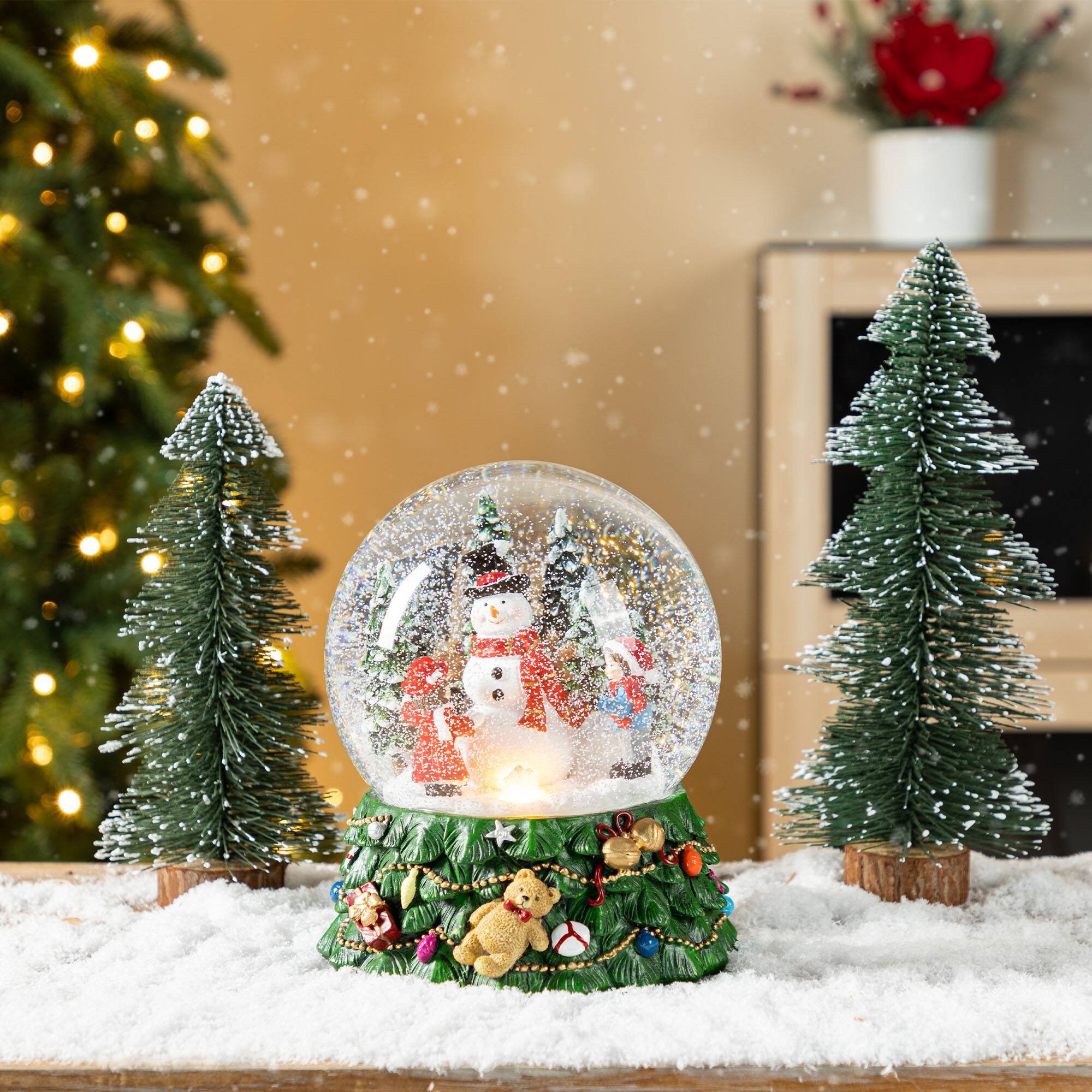 Glitzhome® 150mm Christmas Resin Lighted Musical Snowflakes Snowman Waterglobe
