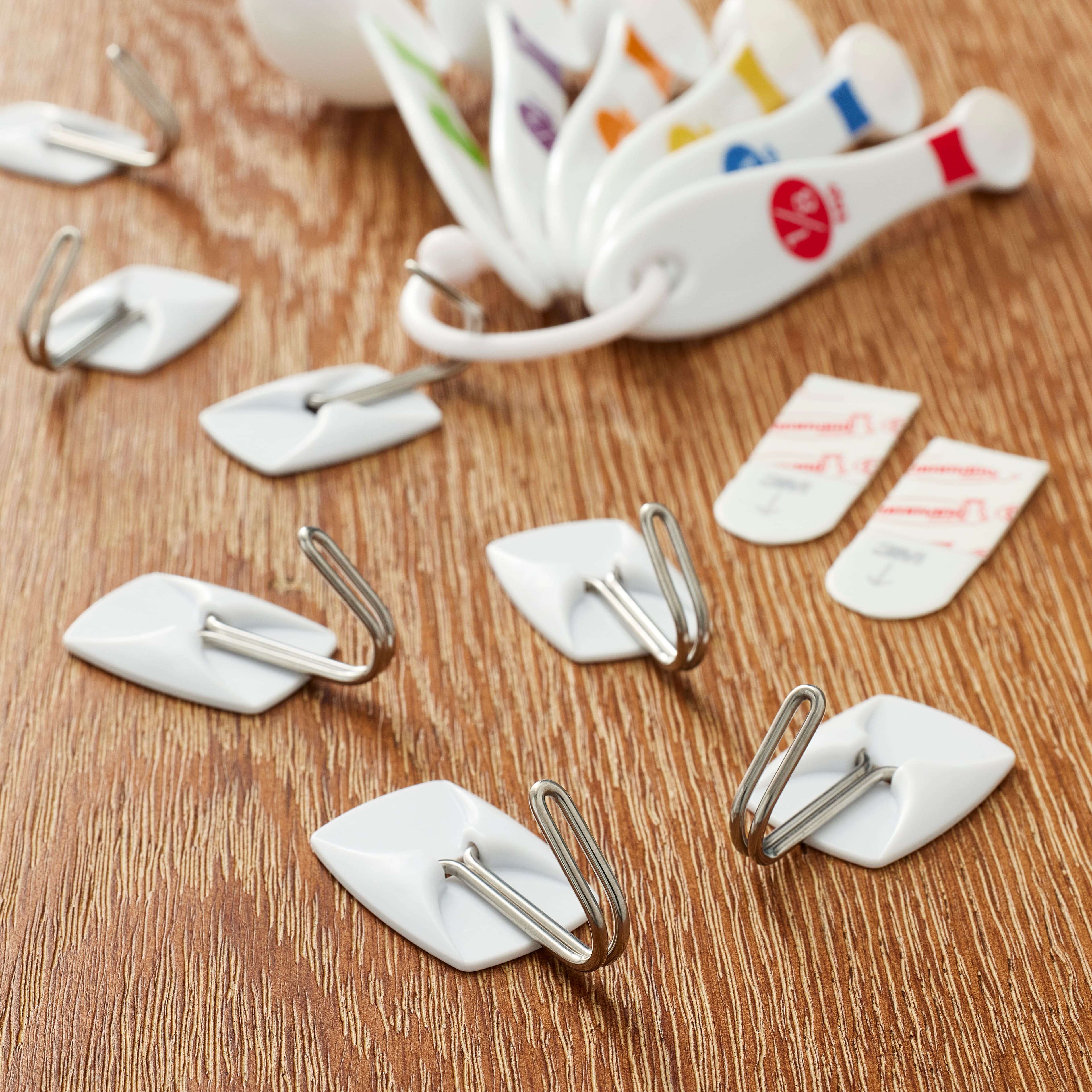 Command™ Small Wire Hooks