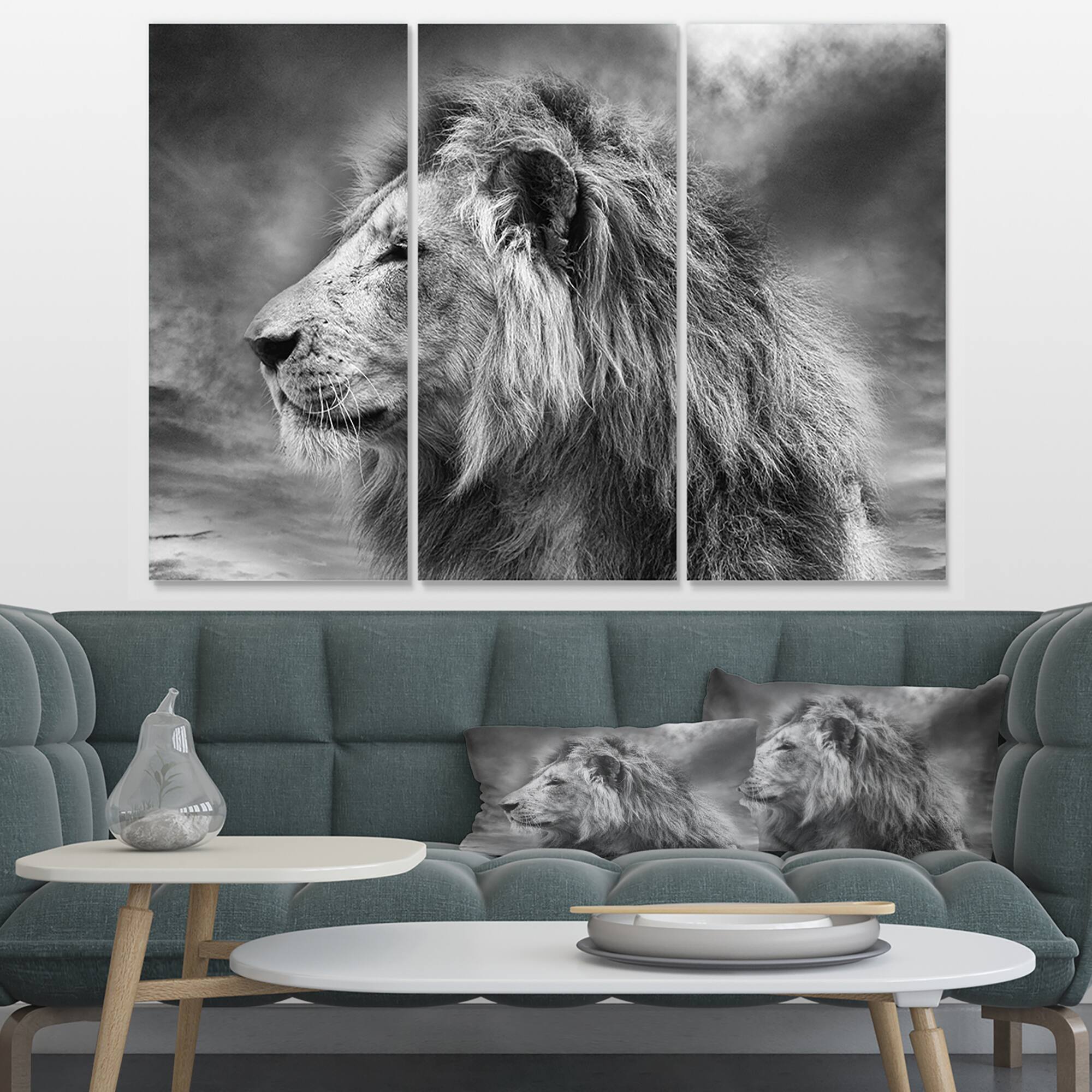 Designart - Grey Wild African Lion