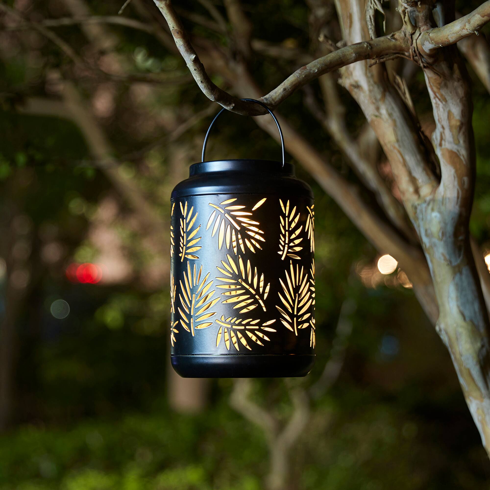 Glitzhome® 8.5" Leaf Cutout Solar Powered Hanging Lantern
