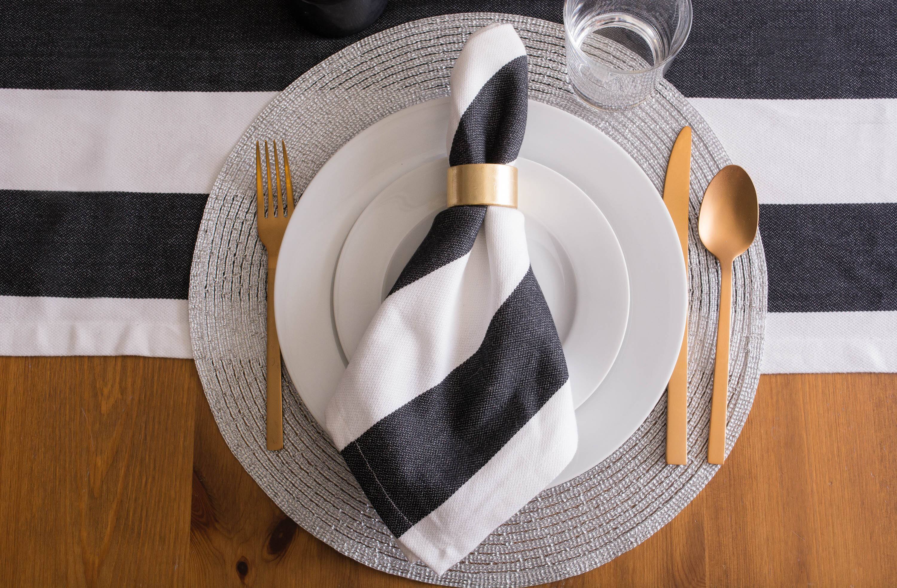 DII® Metallic Silver Round Polypropylene Woven Placemat (Set of 4)