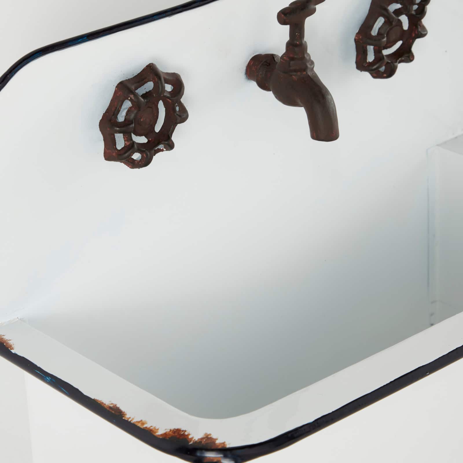 White Metal Wash Basin Planter Set