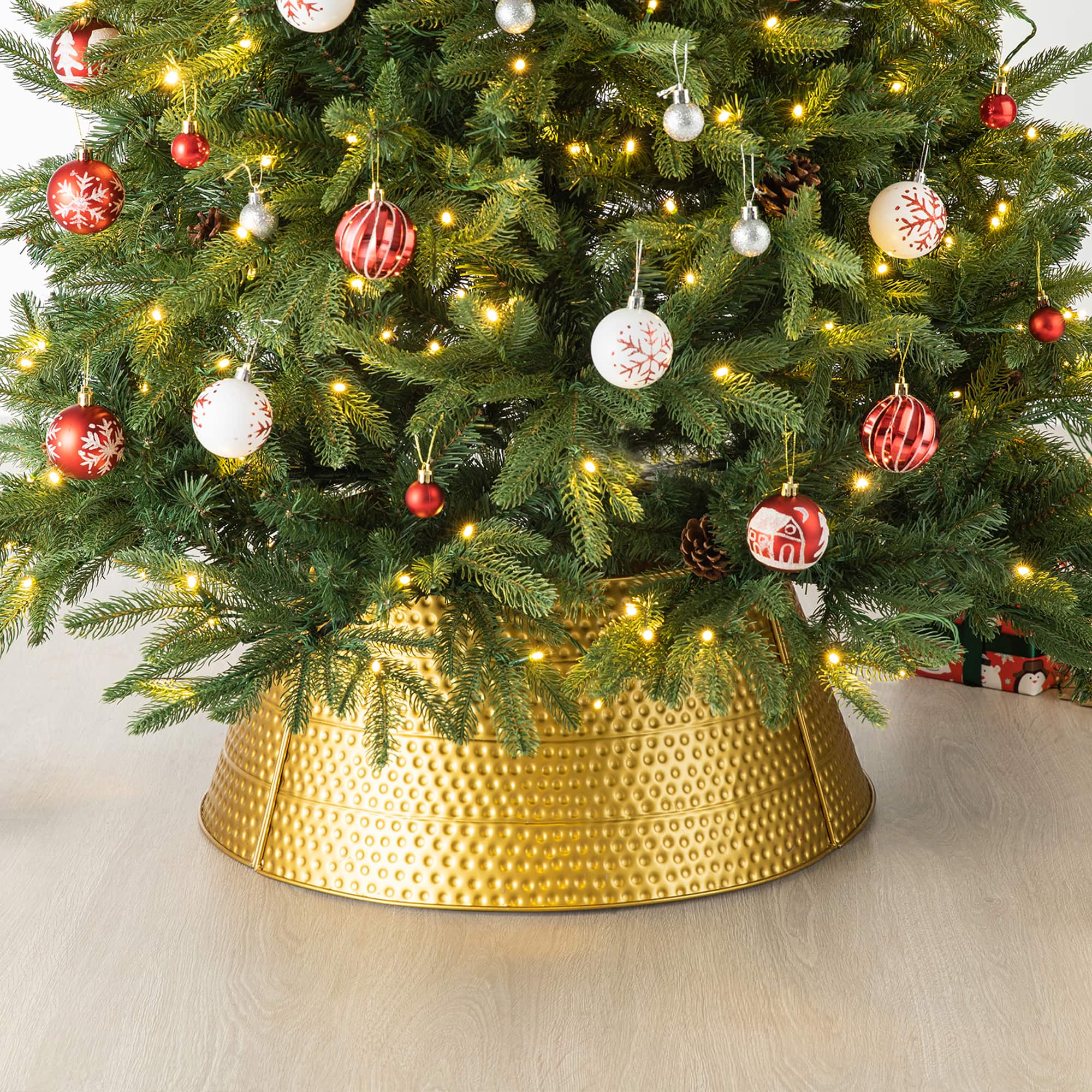 Glitzhome® 26" Hammered Metal Tree Collar
