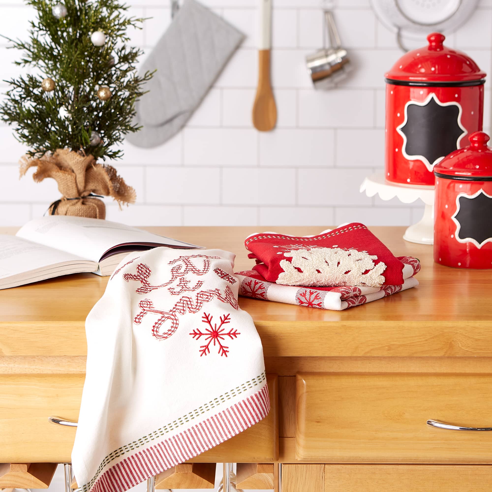 DII® Santa Chef Clause Kitchen, Let It Snow Dishtowel Set