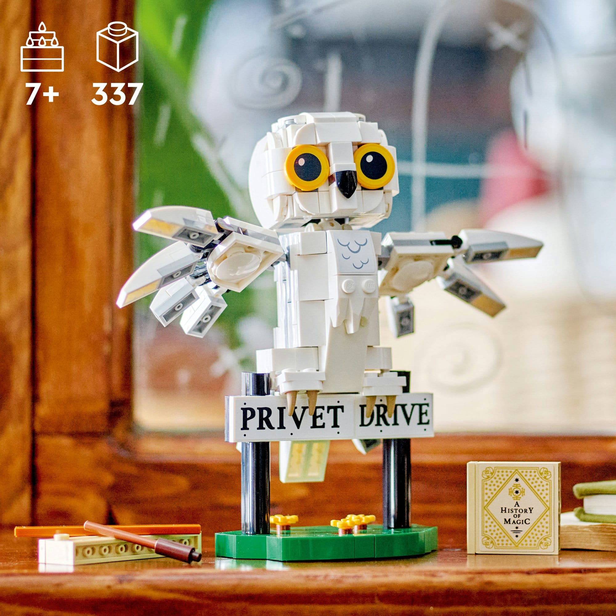 LEGO® Harry Potter™ Hedwig™ at 4 Privet Drive 76425