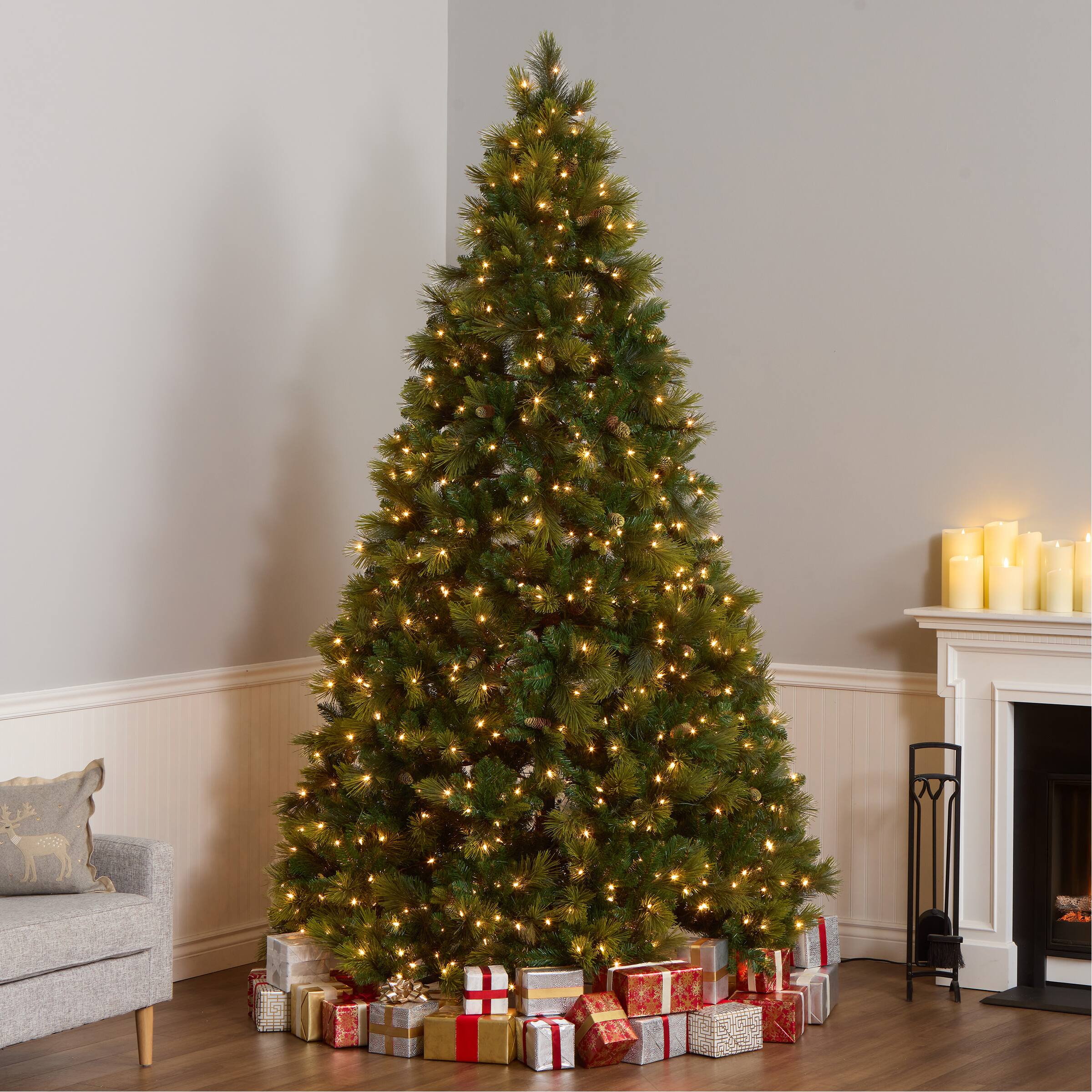 9 ft. Pre-Lit Carolina Pine Medium Artificial Christmas Tree, Clear Lights