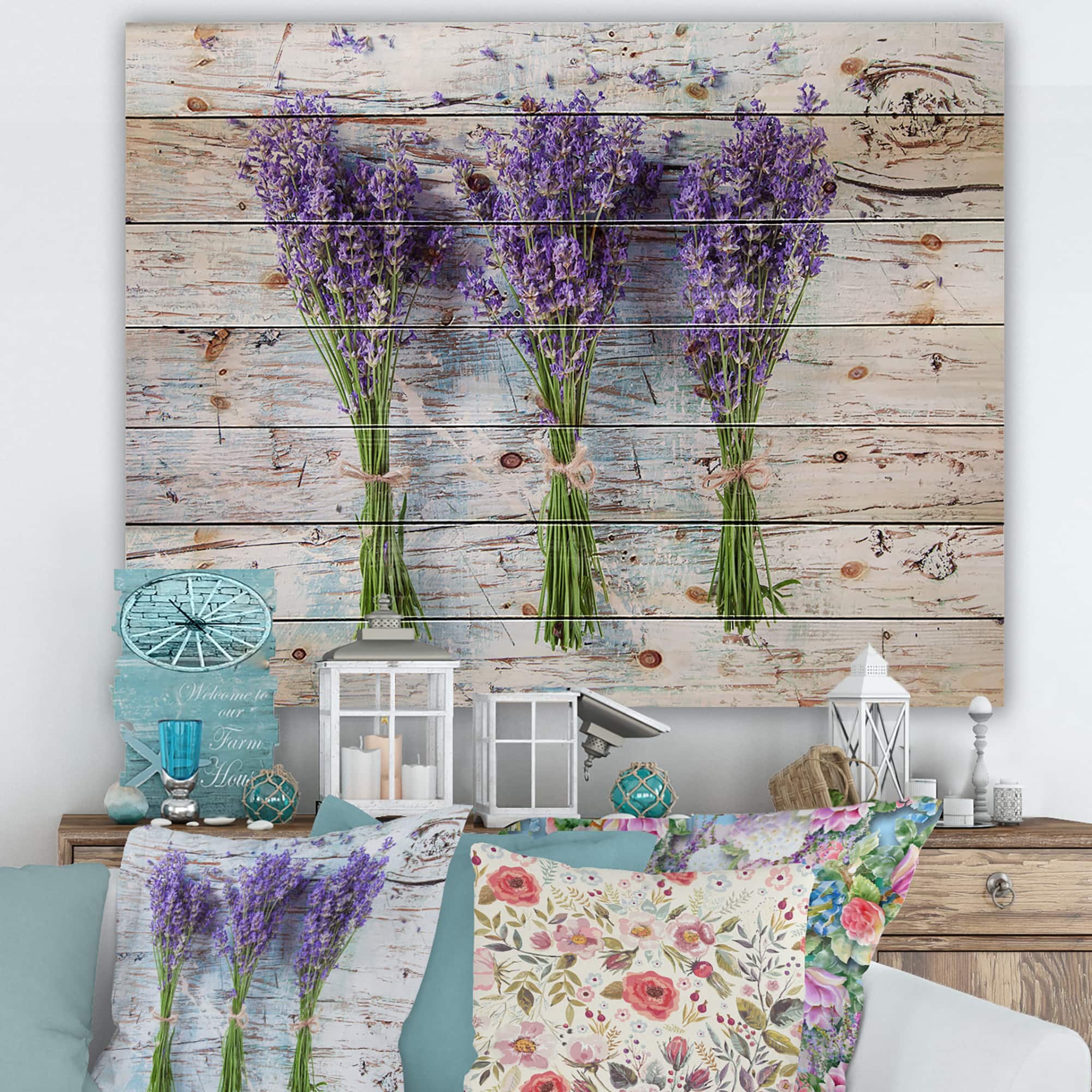 Designart - Fresh Lavender On Wood - Farmhouse Print on Natural Pine Wood