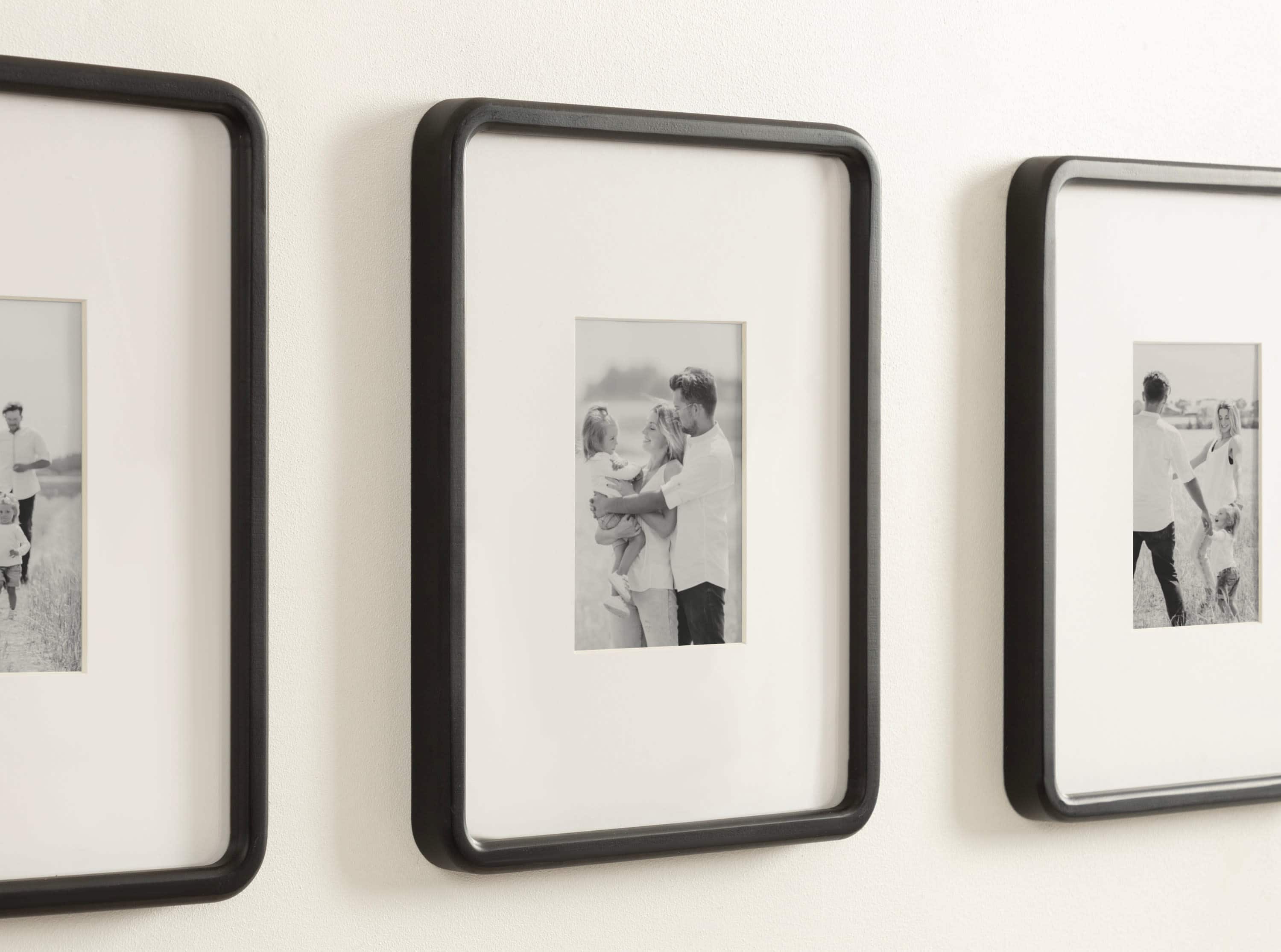 Kate and Laurel 11" x 14" Inglewood Picture Frames with 5" x 7" Mat