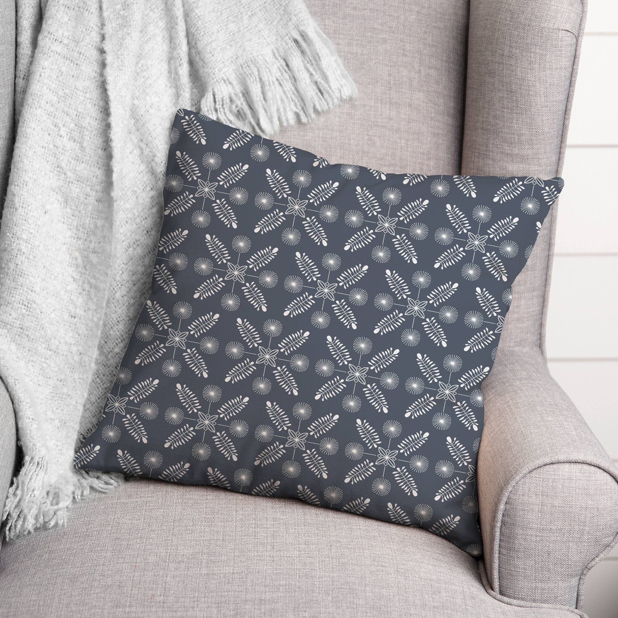 18" Meadow Leaves Indoor/Outdoor Pillow